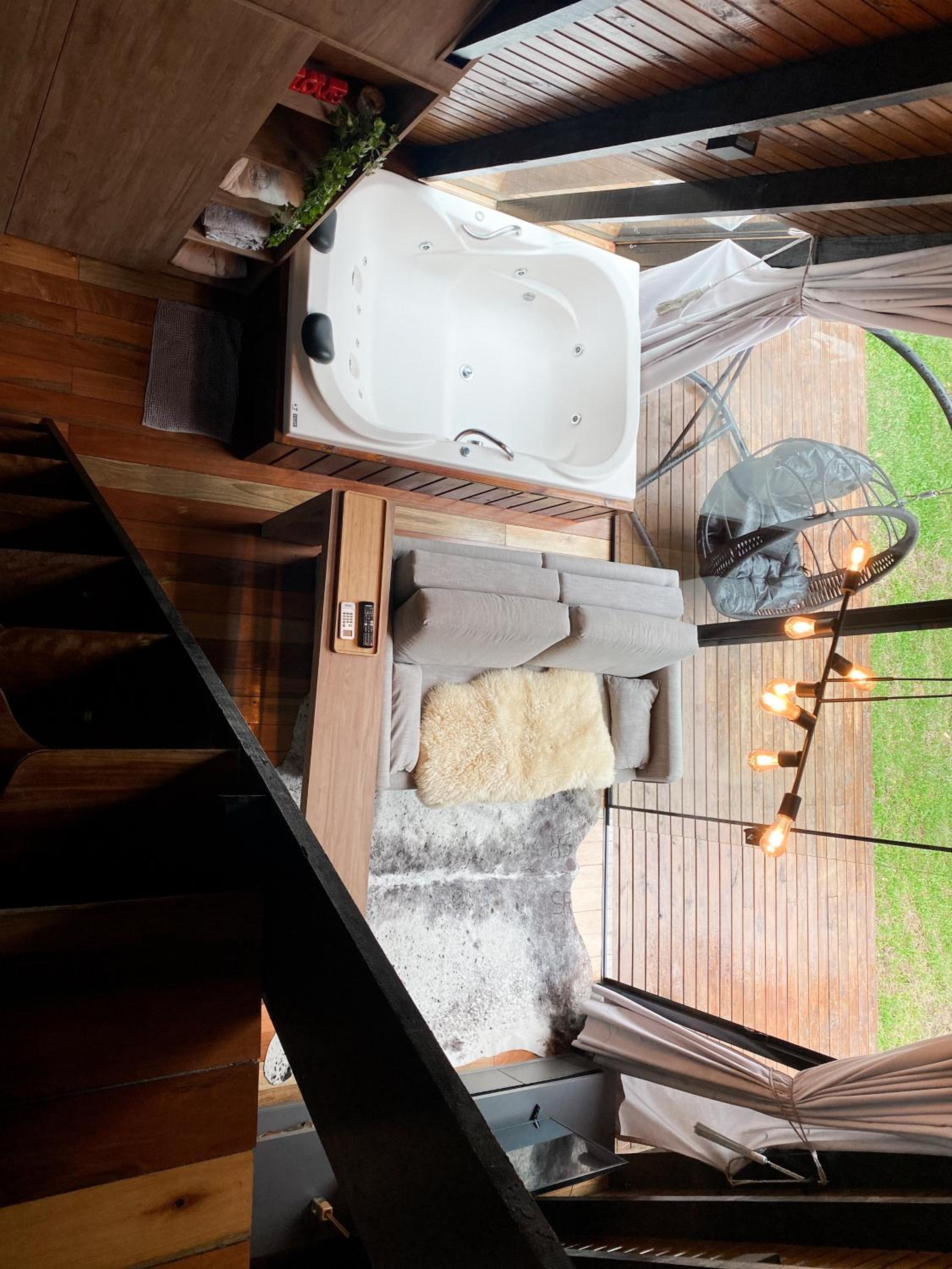 Cabana com hidromassagem na montanha