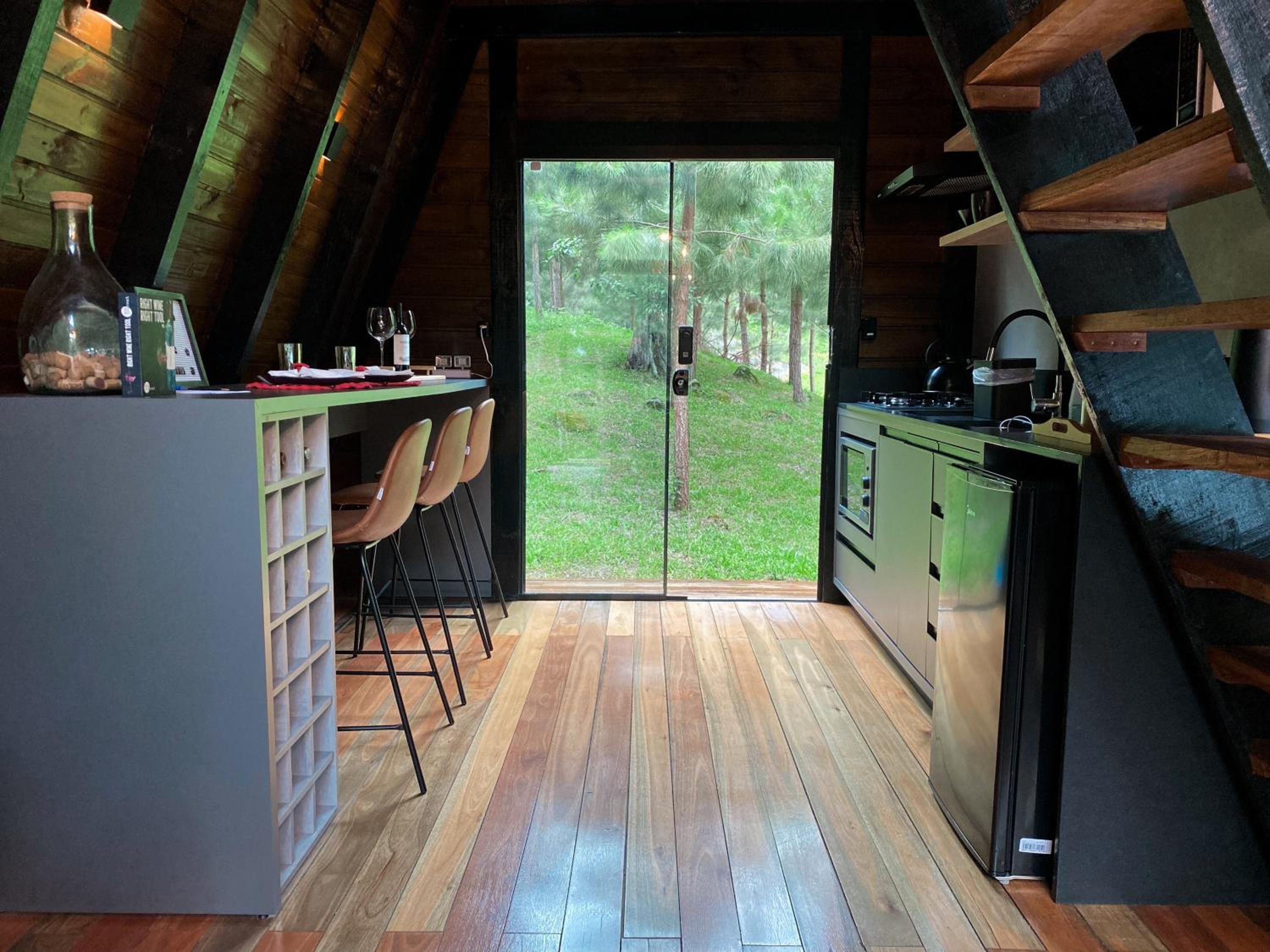 Cabana com hidromassagem na montanha