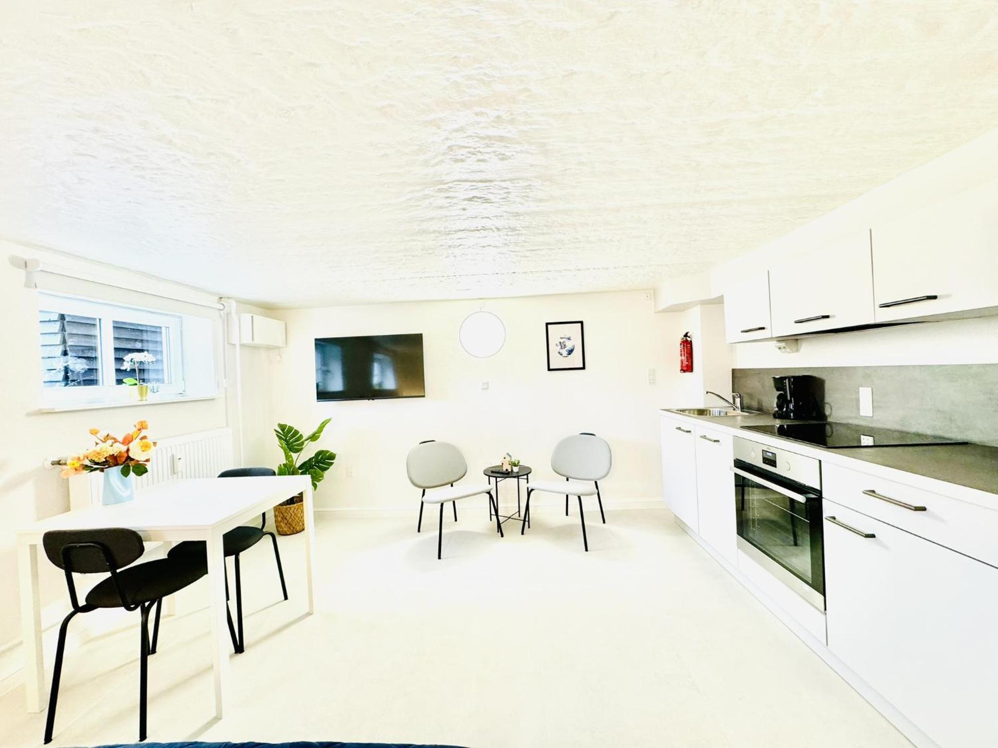 aday - Blue Water Studio Apartment with public Parking view 5