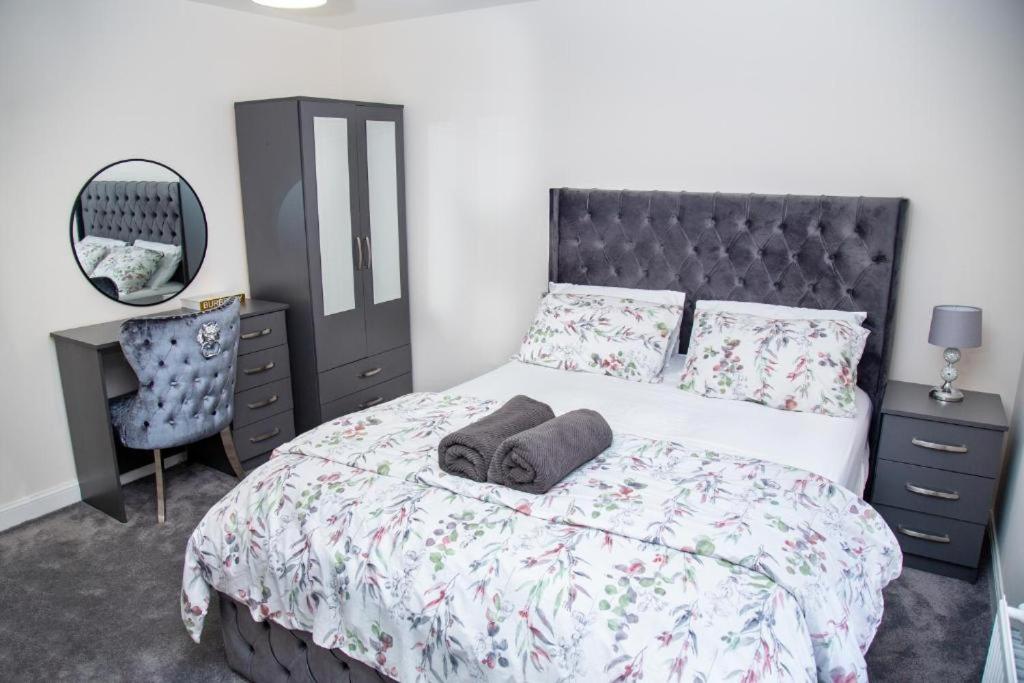 Modern 3 Bedroom Home in Newcastle - Parking view 2