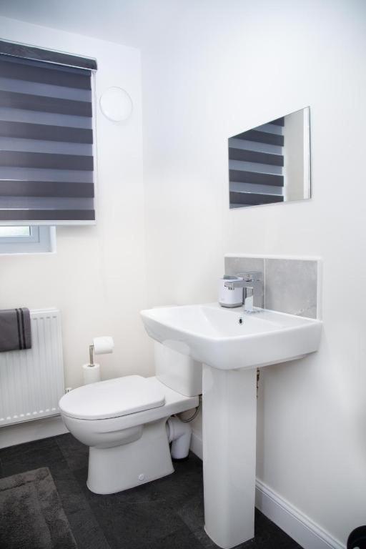 Modern 3 Bedroom Home in Newcastle - Parking view 3