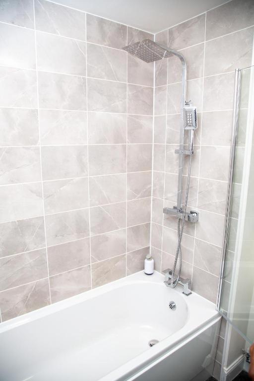 Modern 3 Bedroom Home in Newcastle - Parking view 4