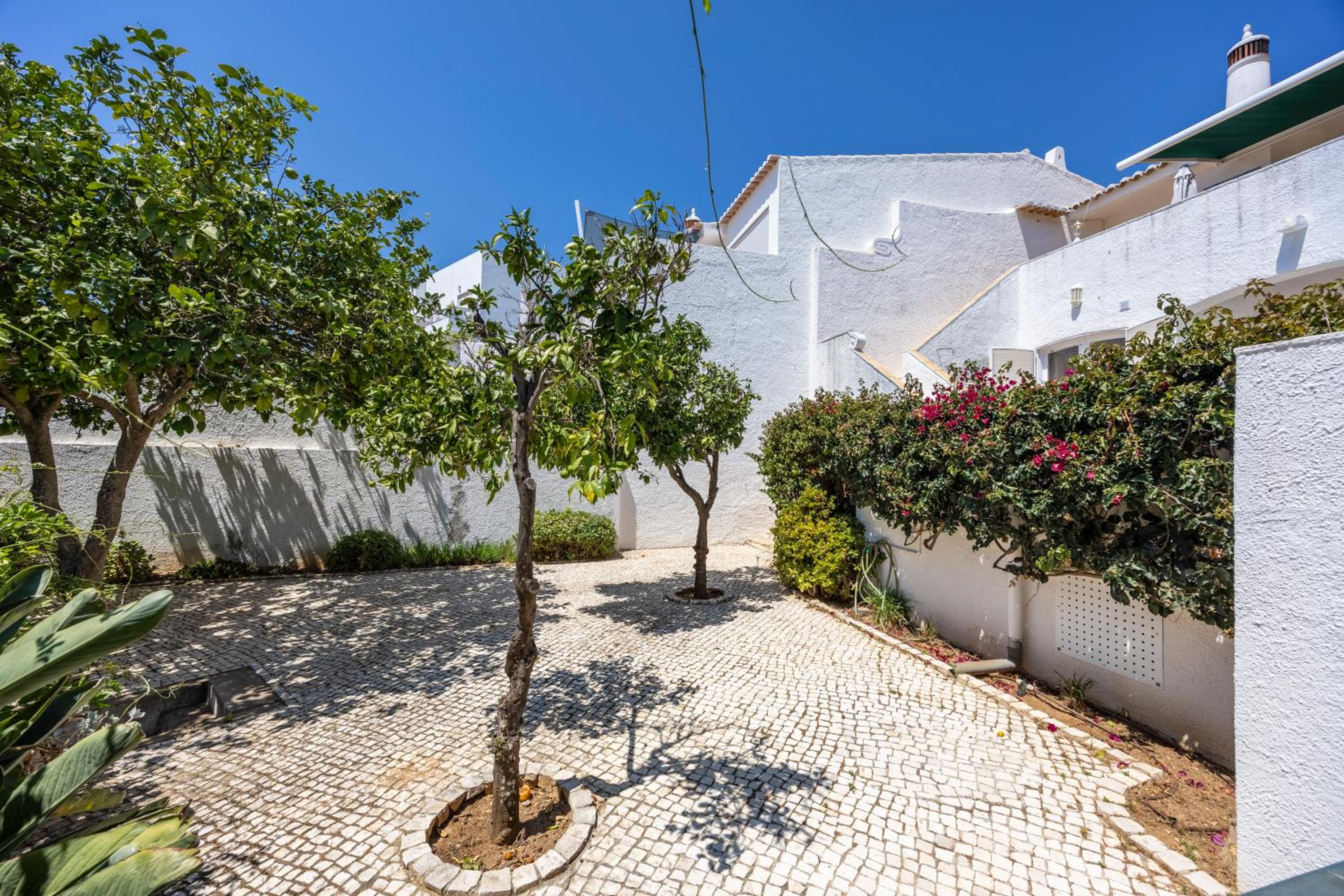 CoolHousesAlgarve Luz, 3 bed linked house, pool, superb panoramic sea view, Casa das Buganvílias view 4