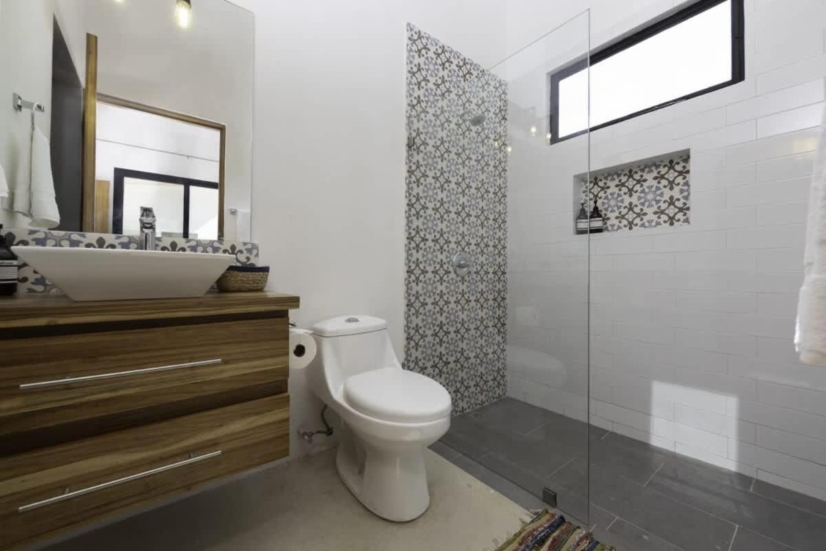 Villa Serenity 2 Bedroom 1 min walk to the beach