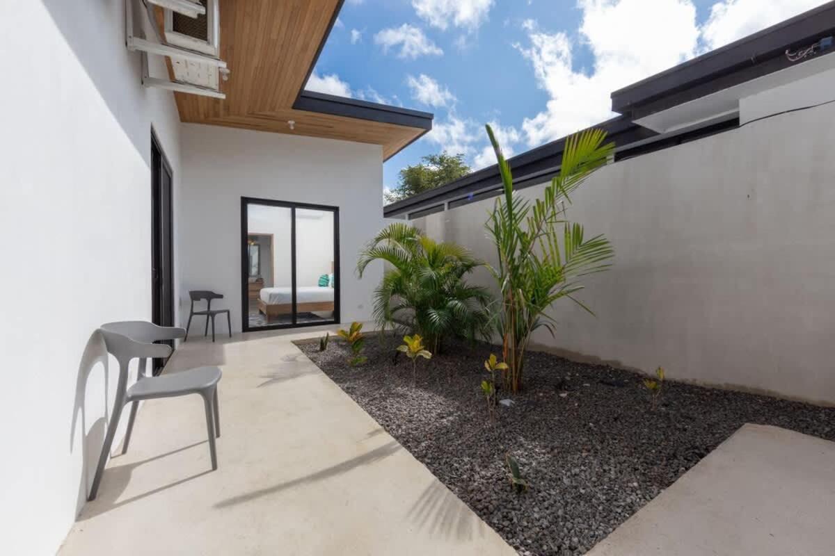 Villa Serenity 2 Bedroom 1 min walk to the beach