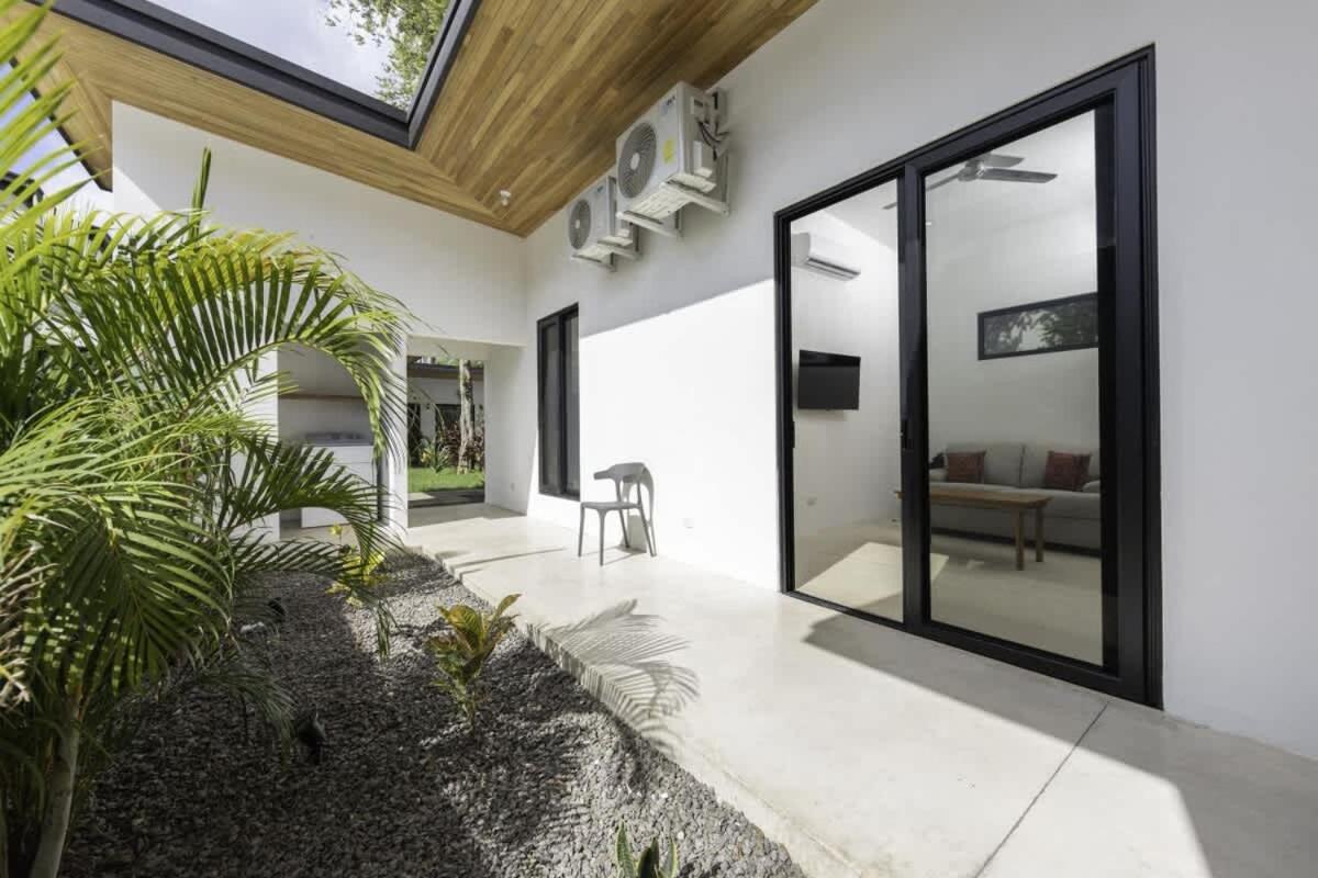 Villa Serenity 2 Bedroom 1 min walk to the beach