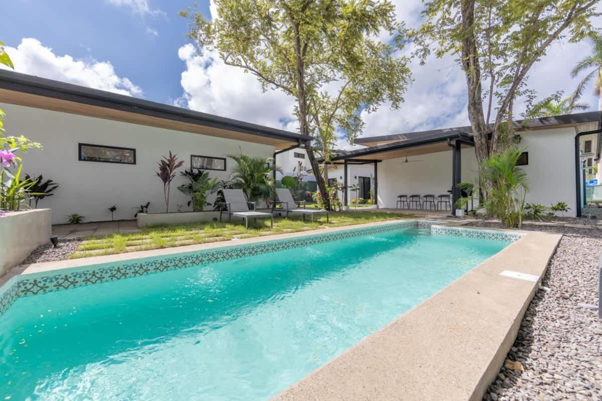Villa Serenity 2 Bedroom 1 min walk to the beach