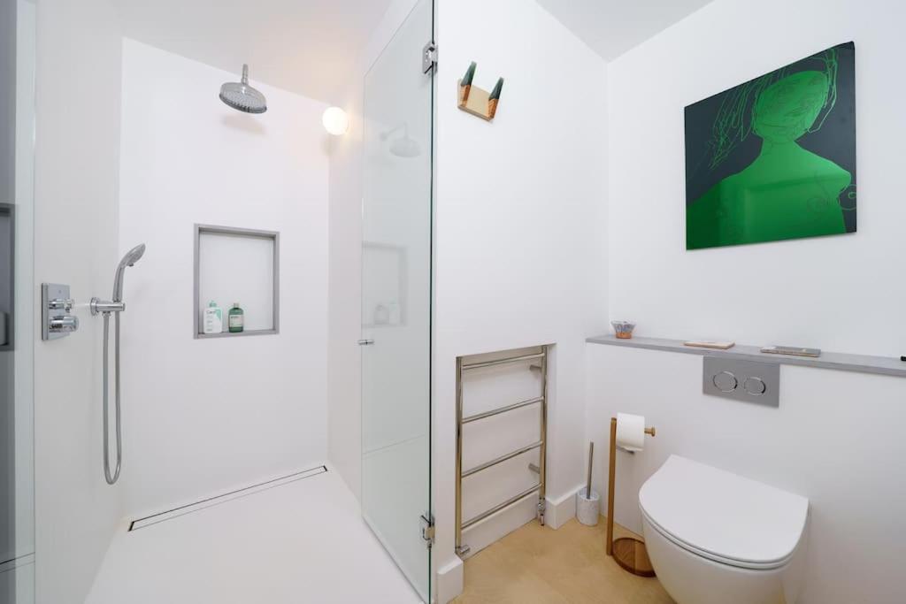 Large Penthouse in unique former Warehouse furnished with premium fittings for a luxurious stay