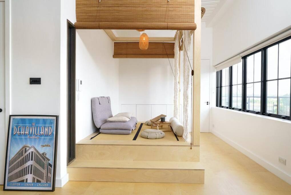 Large Penthouse in unique former Warehouse furnished with premium fittings for a luxurious stay