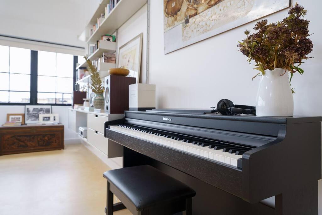 Large Penthouse in unique former Warehouse furnished with premium fittings for a luxurious stay