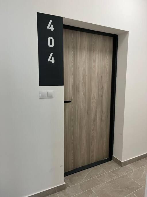 Spacious rooms with Balcony and Garage view 2