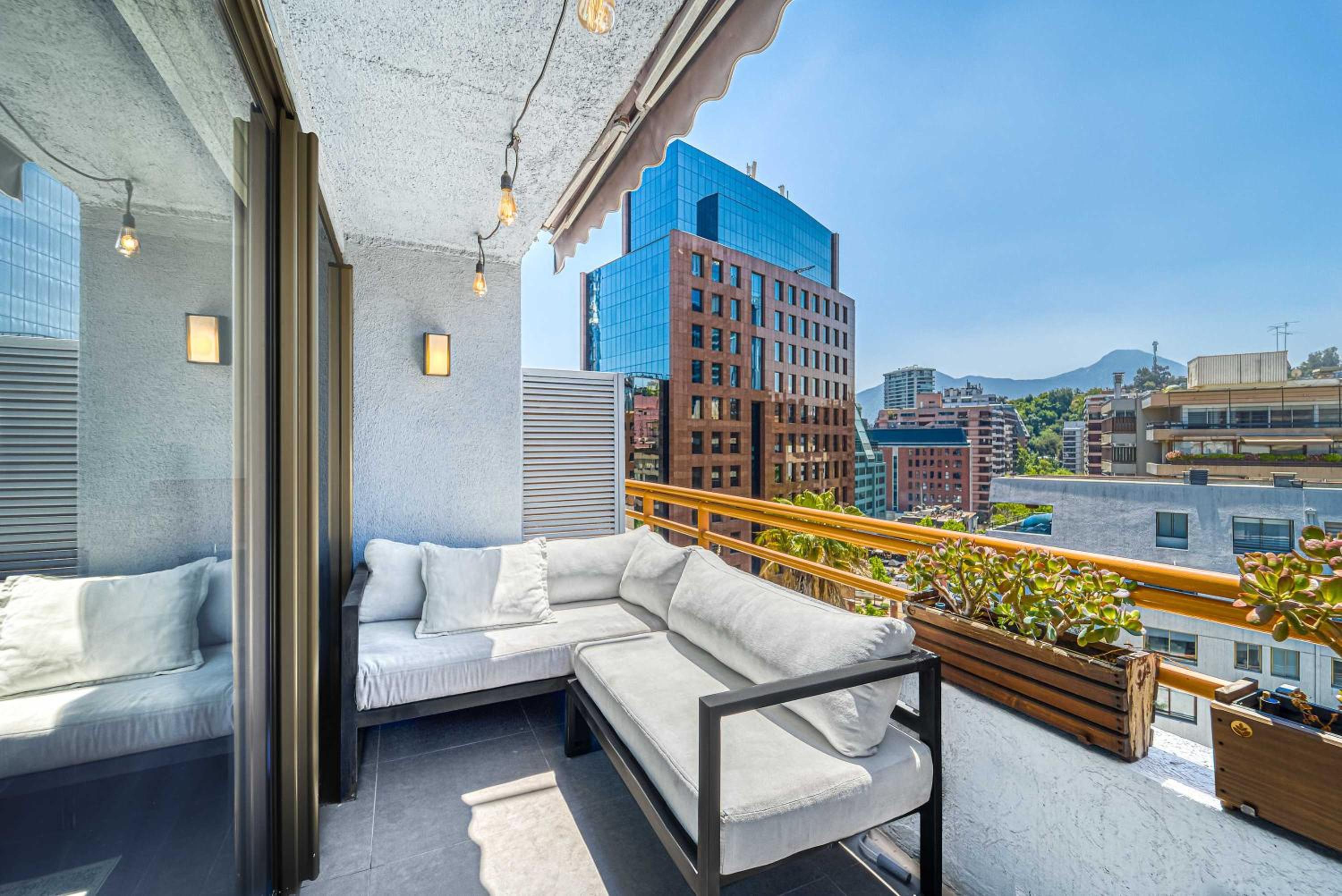 Golf Living - Terrace & City Views