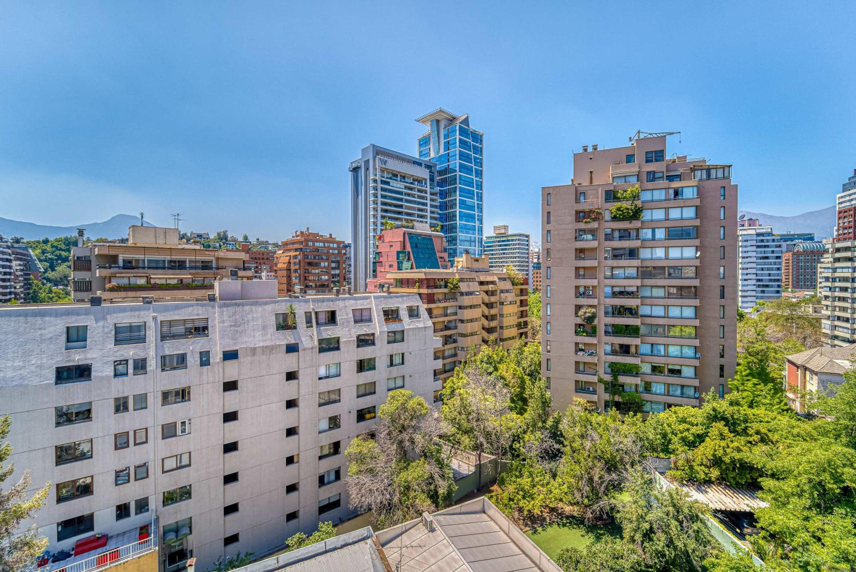 Golf Living - Terrace & City Views