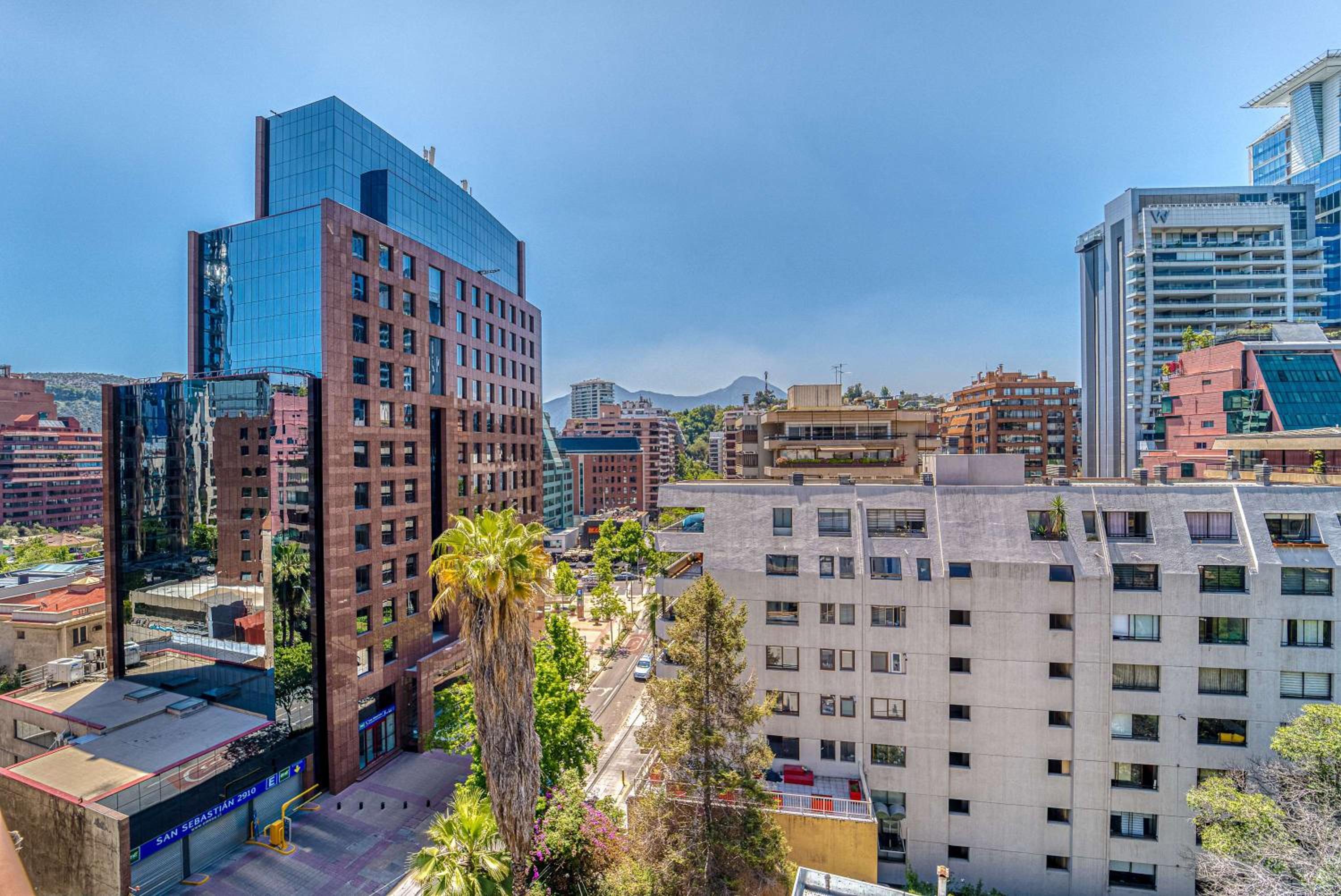 Golf Living - Terrace & City Views