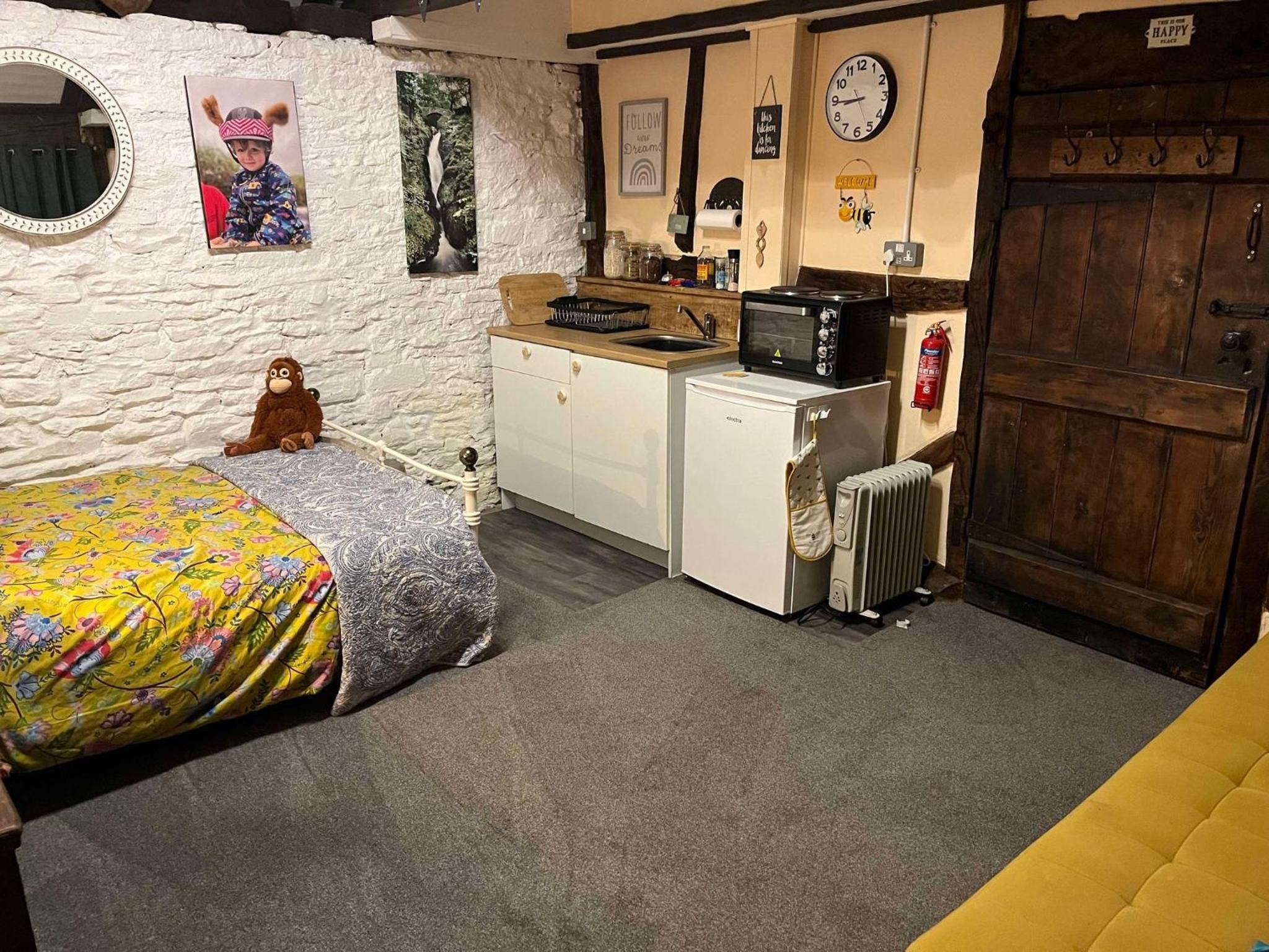 The Stables- Cosy, Quirky Studio view 5
