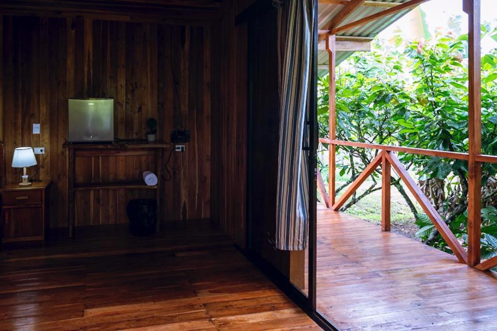 Río Celeste, Cacahua Lodge