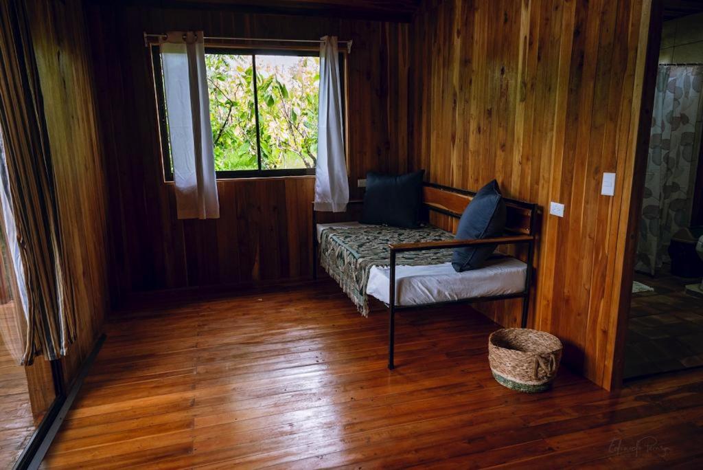 Río Celeste, Cacahua Lodge
