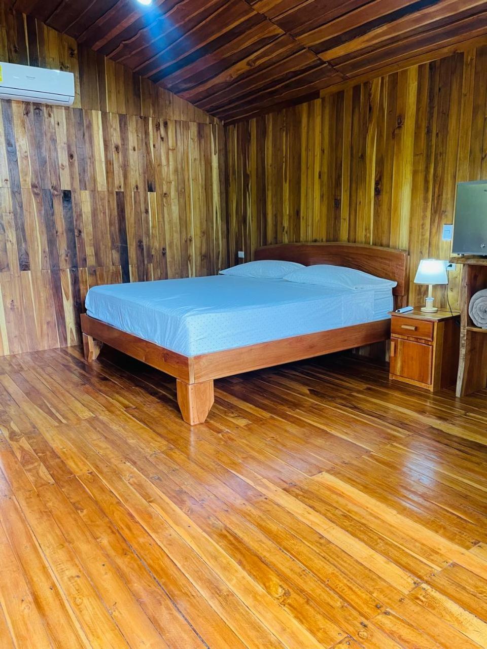Río Celeste, Cacahua Lodge
