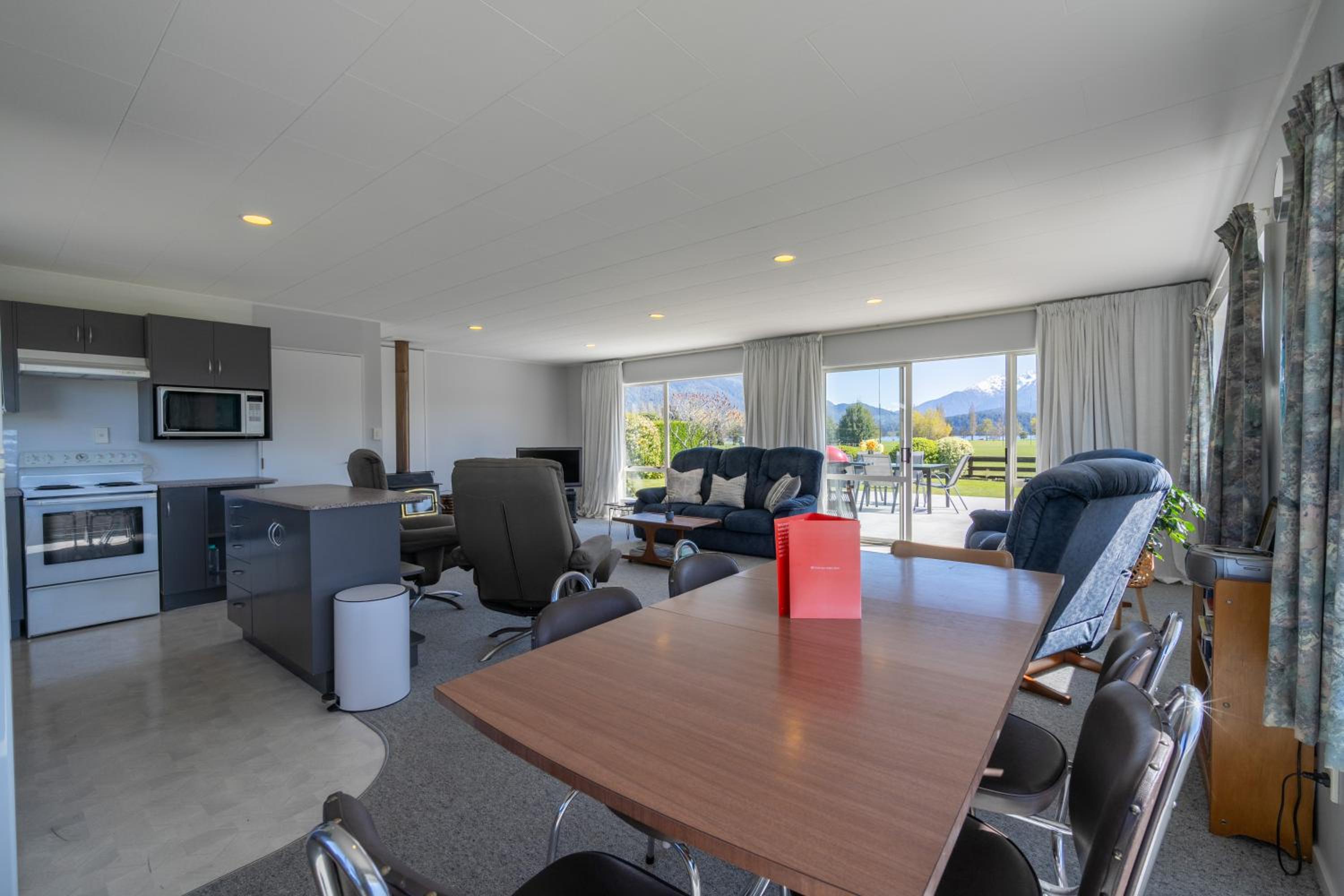 Kepler Retreat - Te Anau Holiday Home view 5
