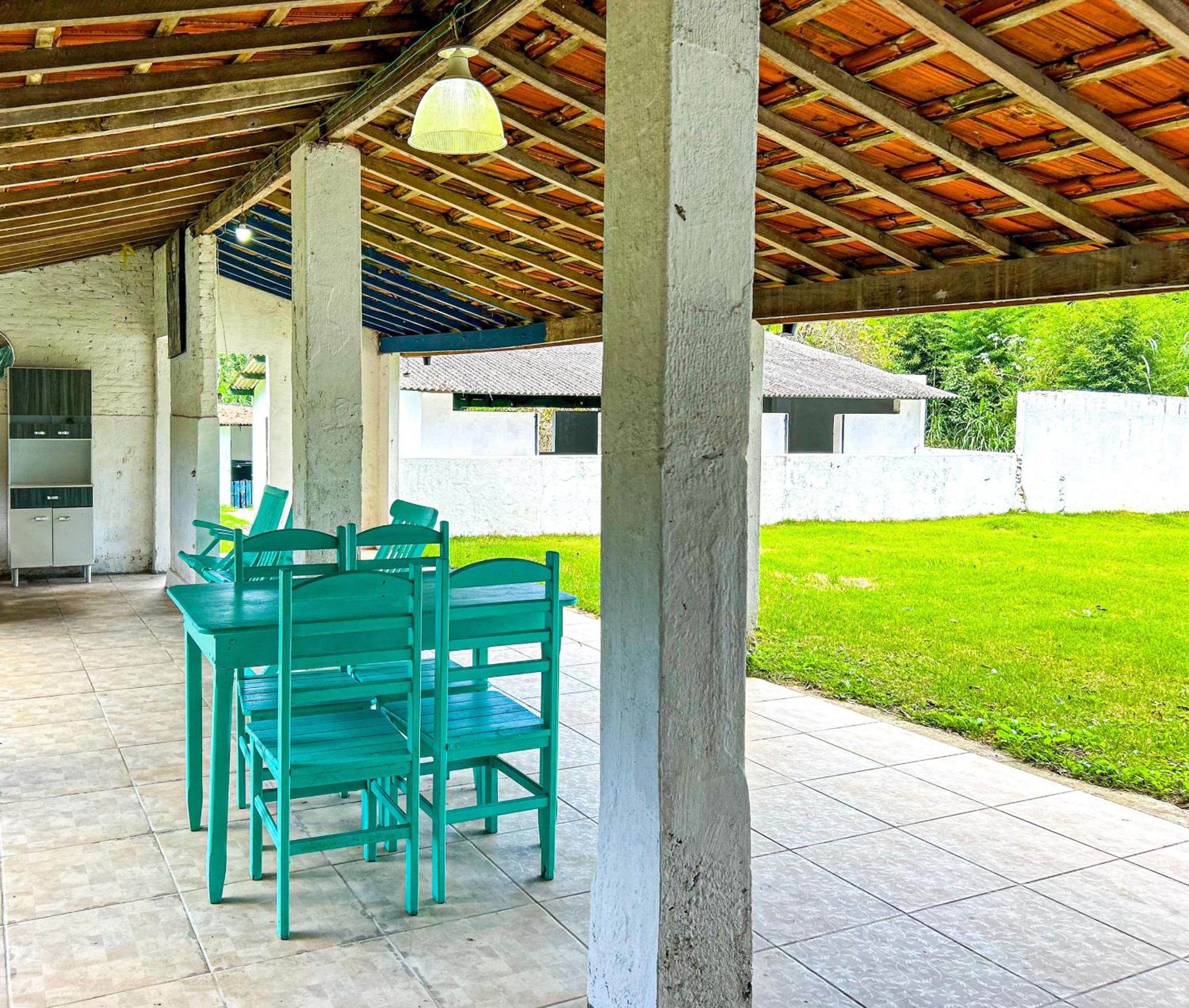 Casa de campo com piscina e churrasqueira