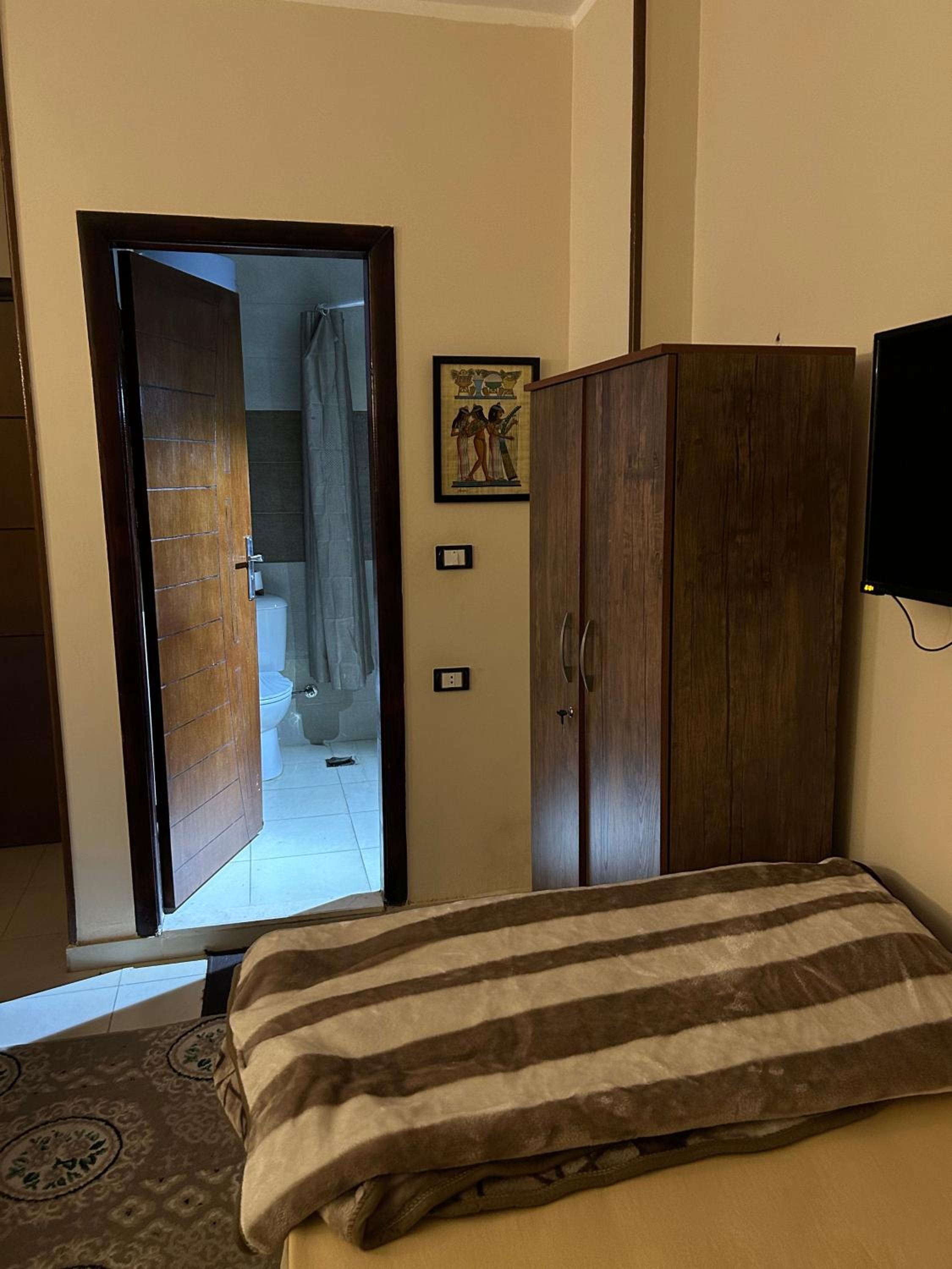 Pyramids Road Guest House