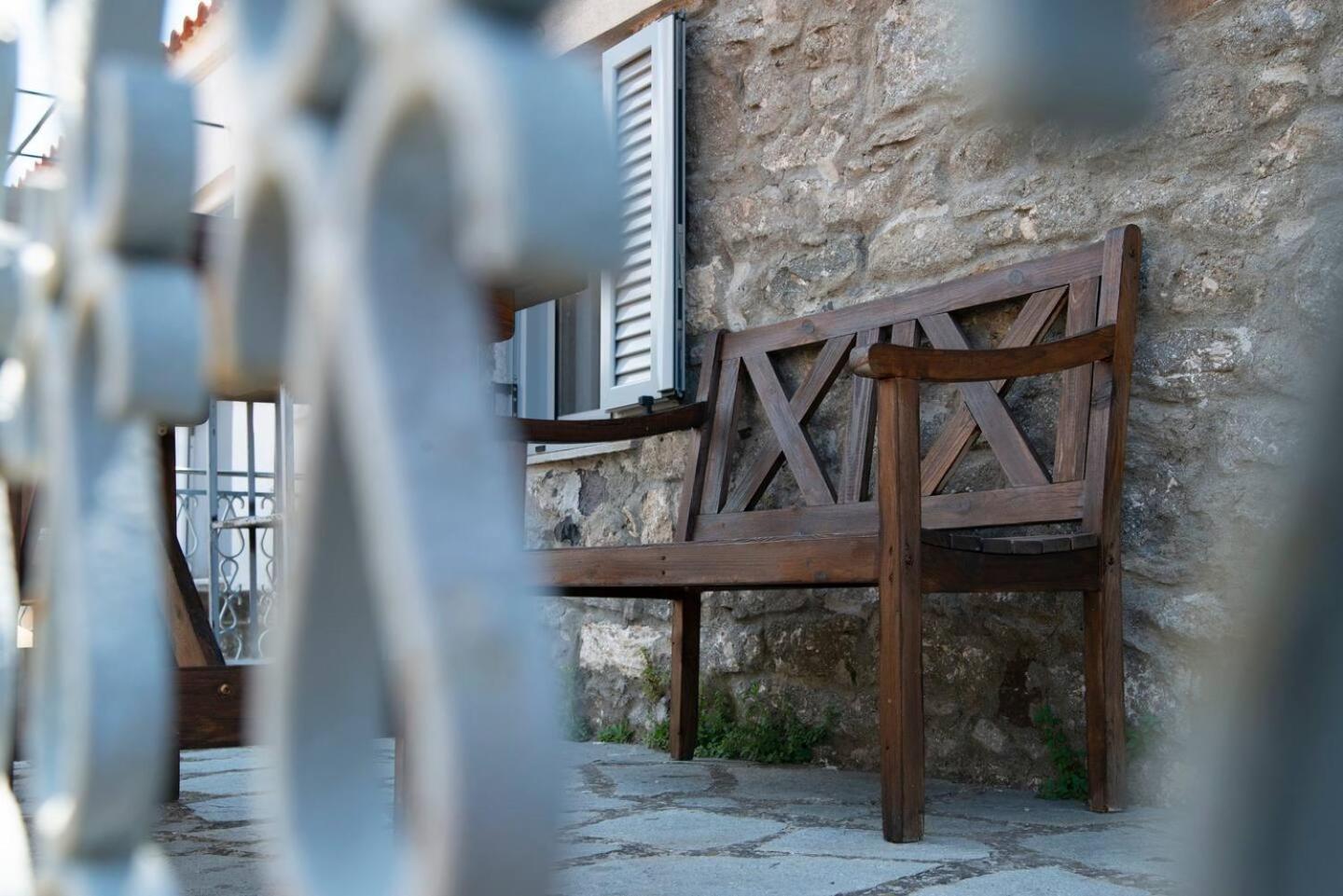 Caviro-traditional Stone House In Chora
