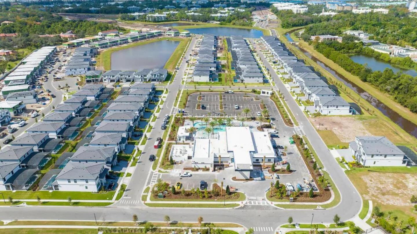 Luxury Living: 6BR Condo near SeaWorld ICON Park