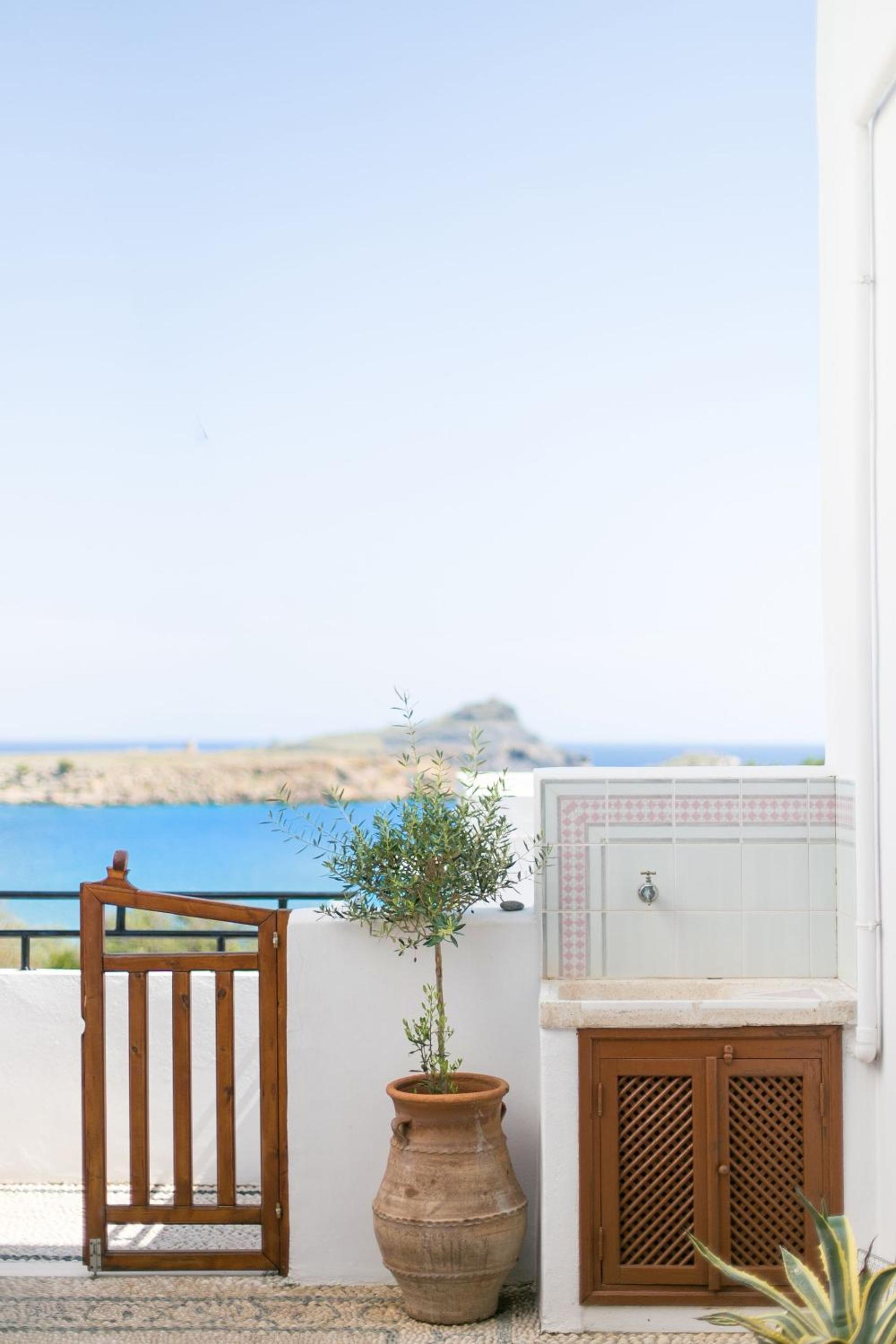 Villa Thalassa Suites 3 Modern Comfort Traditional Greek Charm photo 4