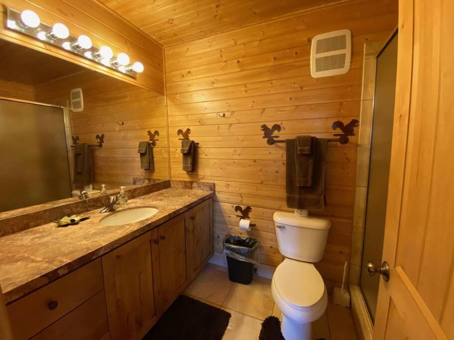 Large Group Lodge with Pool and Private Ranch