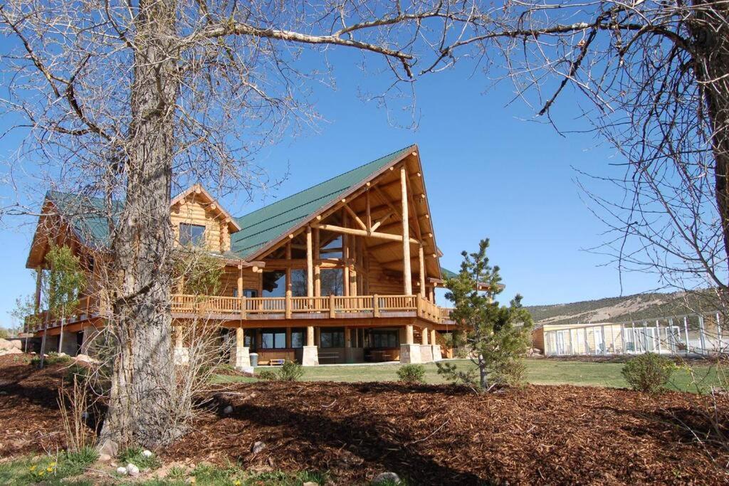 Large Group Lodge with Pool and Private Ranch