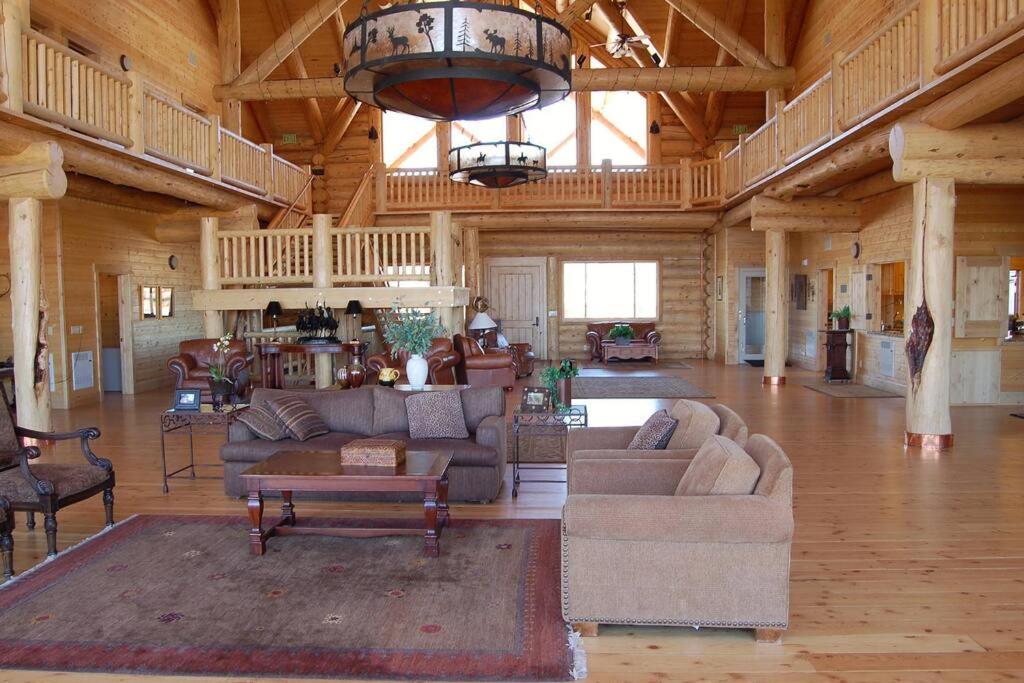 Large Group Lodge with Pool and Private Ranch