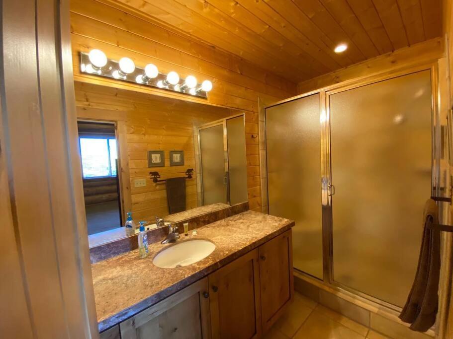 Large Group Lodge with Pool and Private Ranch