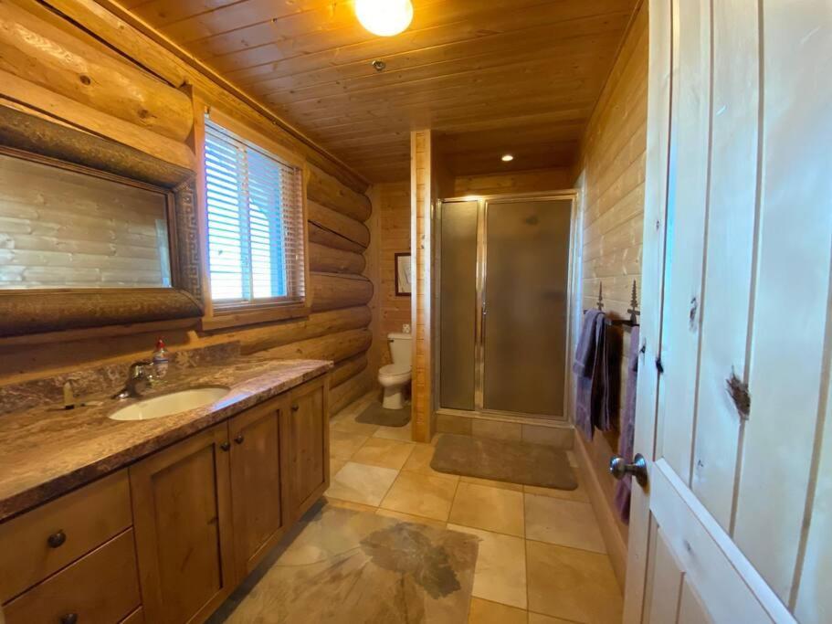 Large Group Lodge with Pool and Private Ranch