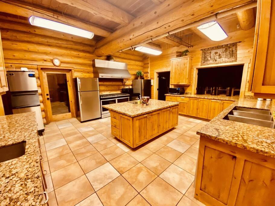 Large Group Lodge with Pool and Private Ranch