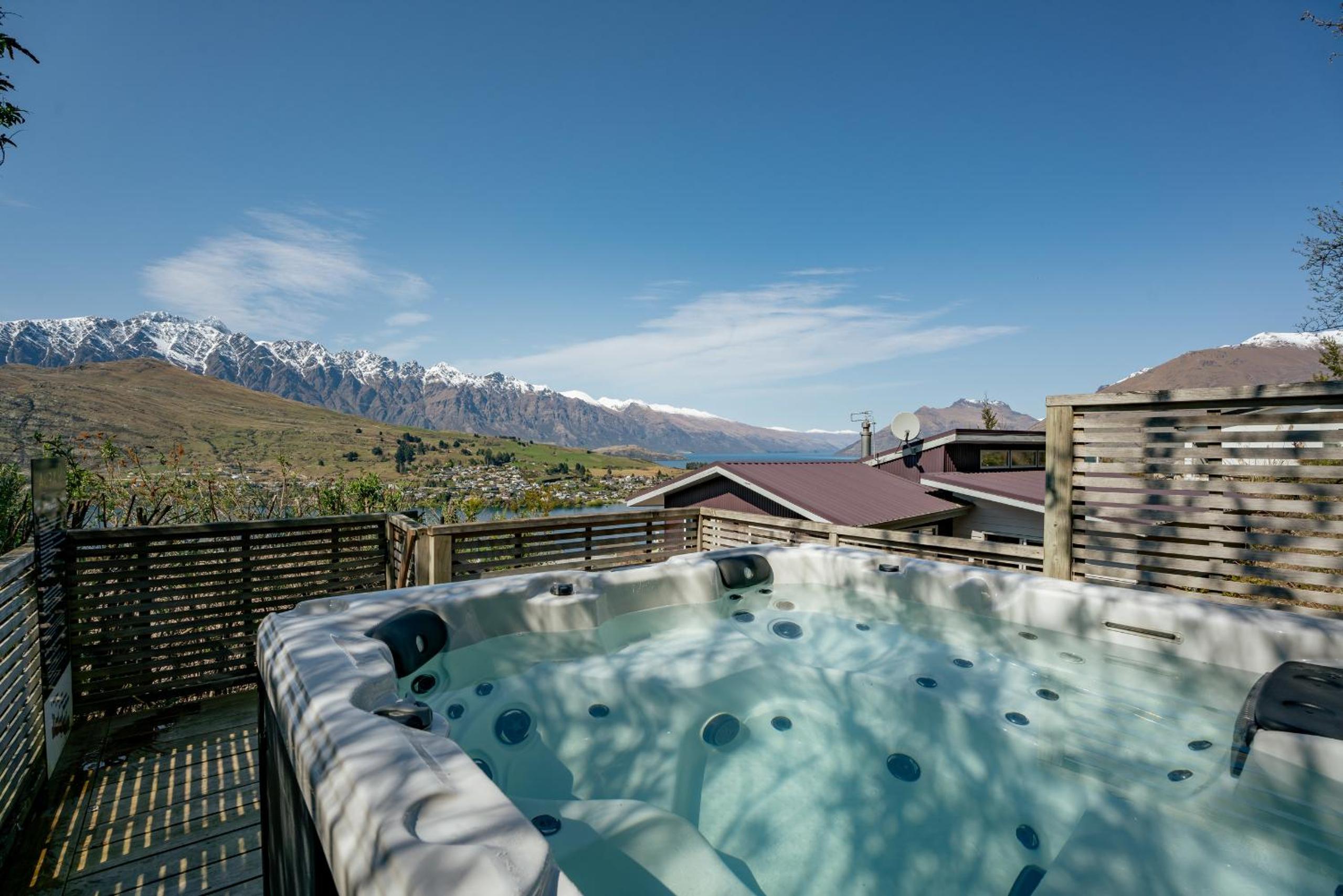 Paradise Peaks - Queenstown Holiday Home view 2