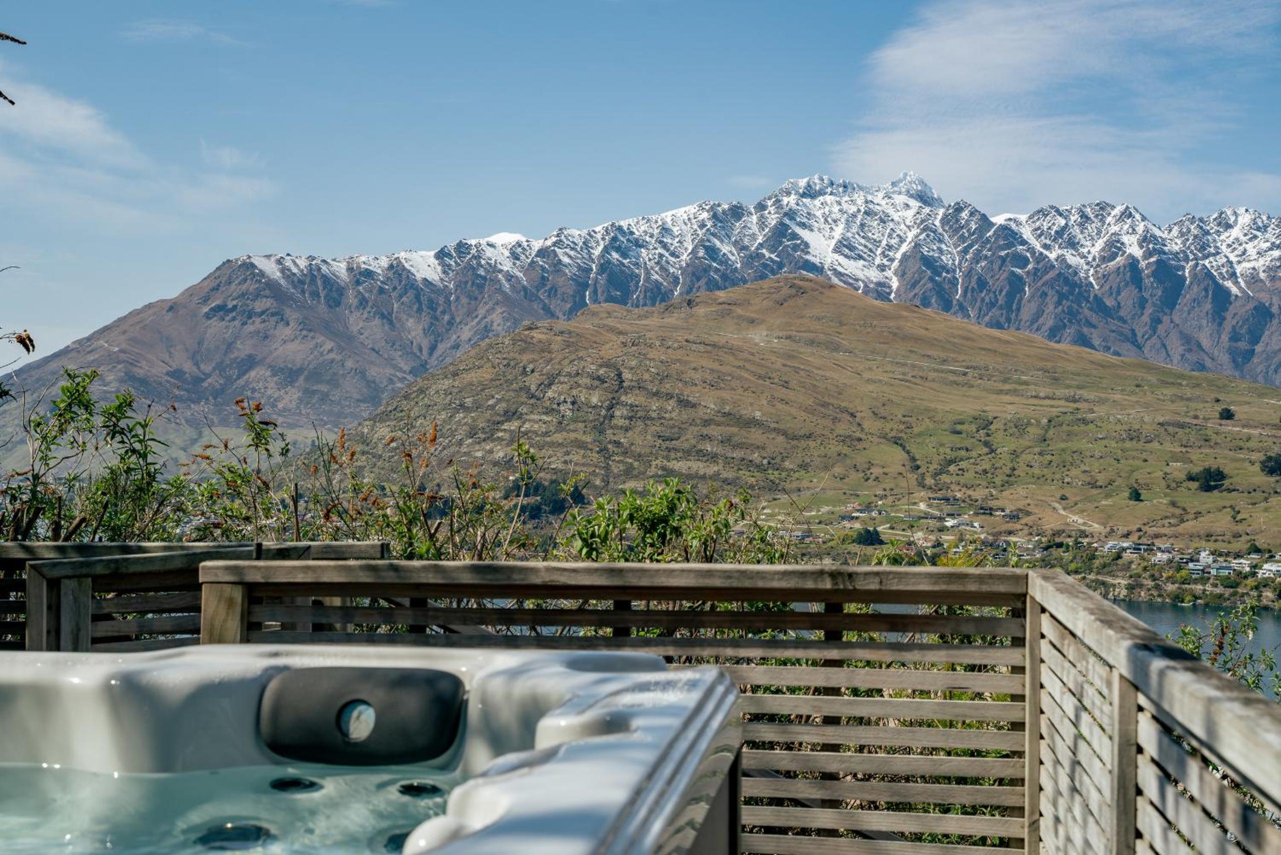 Paradise Peaks - Queenstown Holiday Home view 3