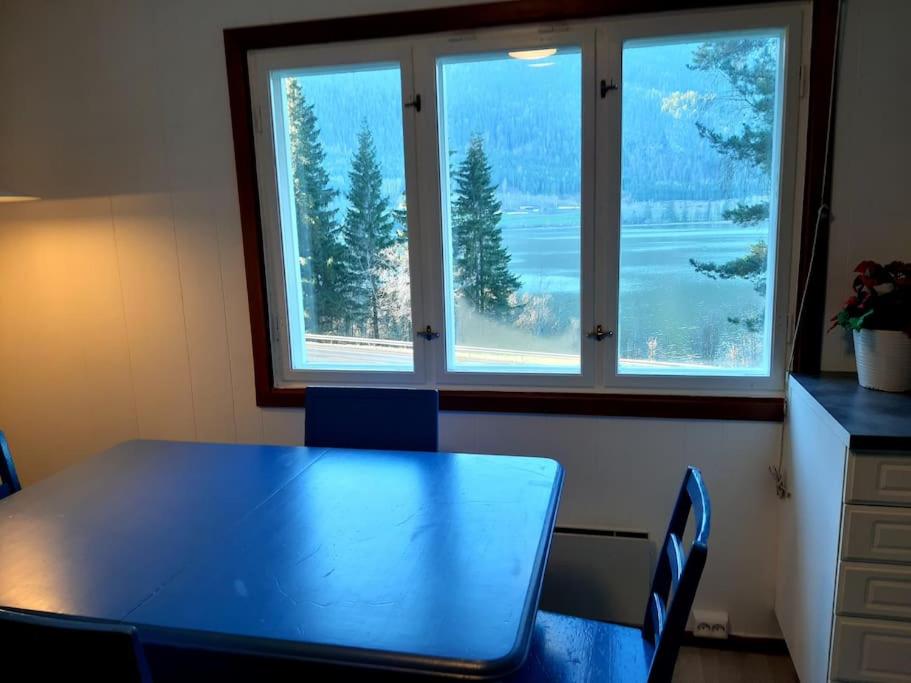 Koselig blått hus - utsikt Losna view 3