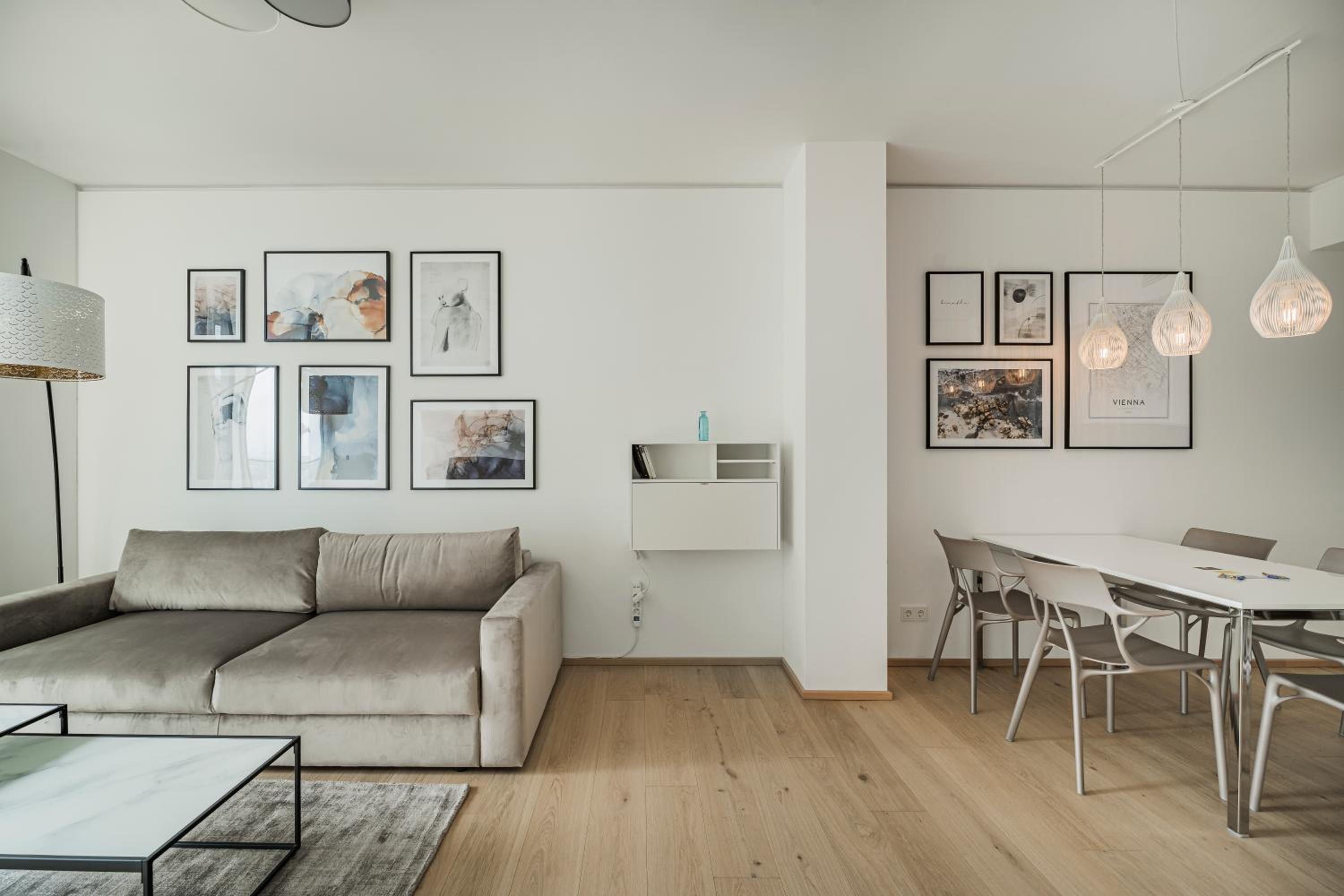 Stylish Apartment with Balcony and Pool