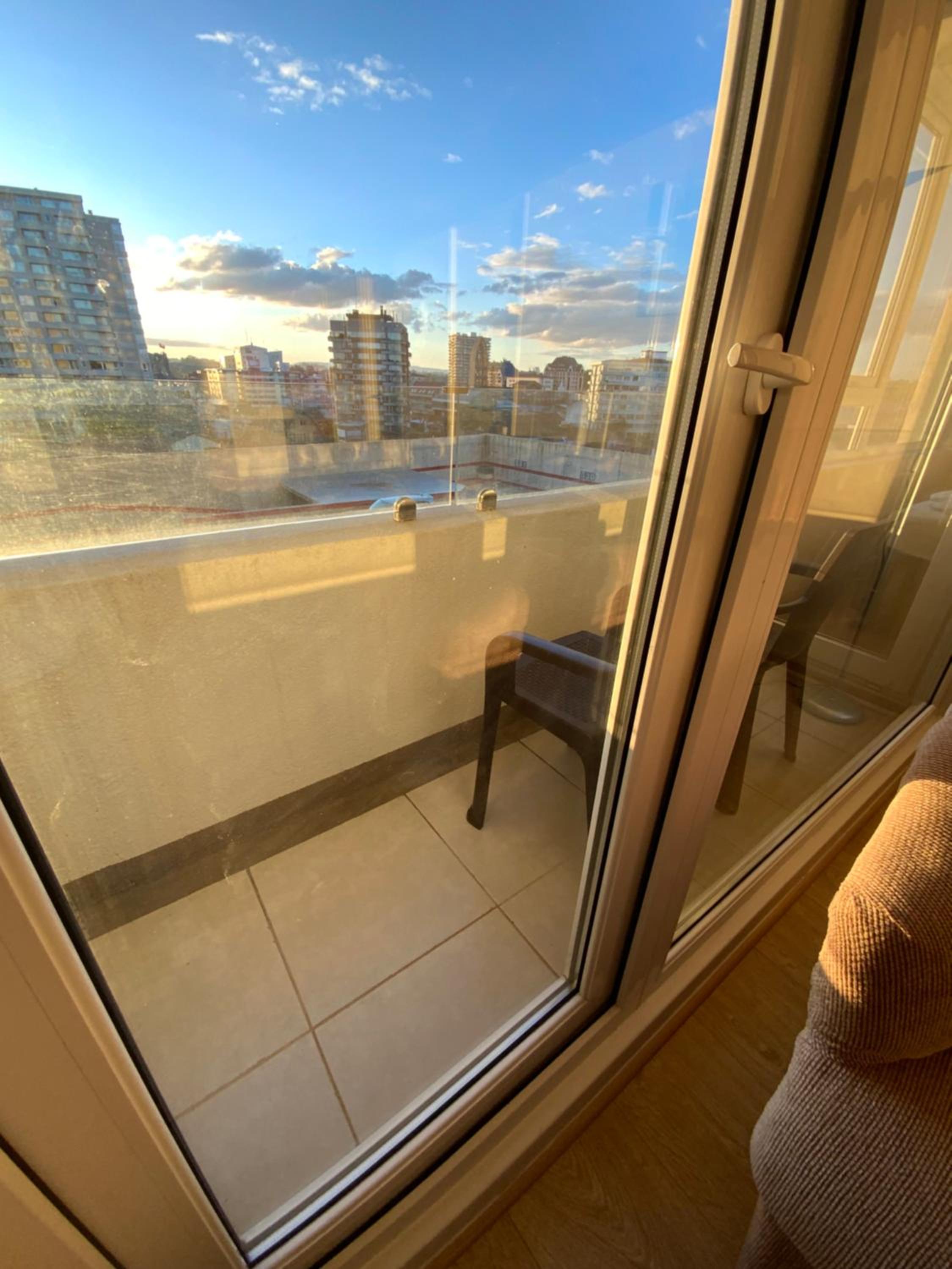 Arriendo 1 Departamento Diario Amoblado en Edificio Pleno Centro de Osorno Full Eléctrico y Estacionamiento Techado, Comodidad, Moderno y Seguridad