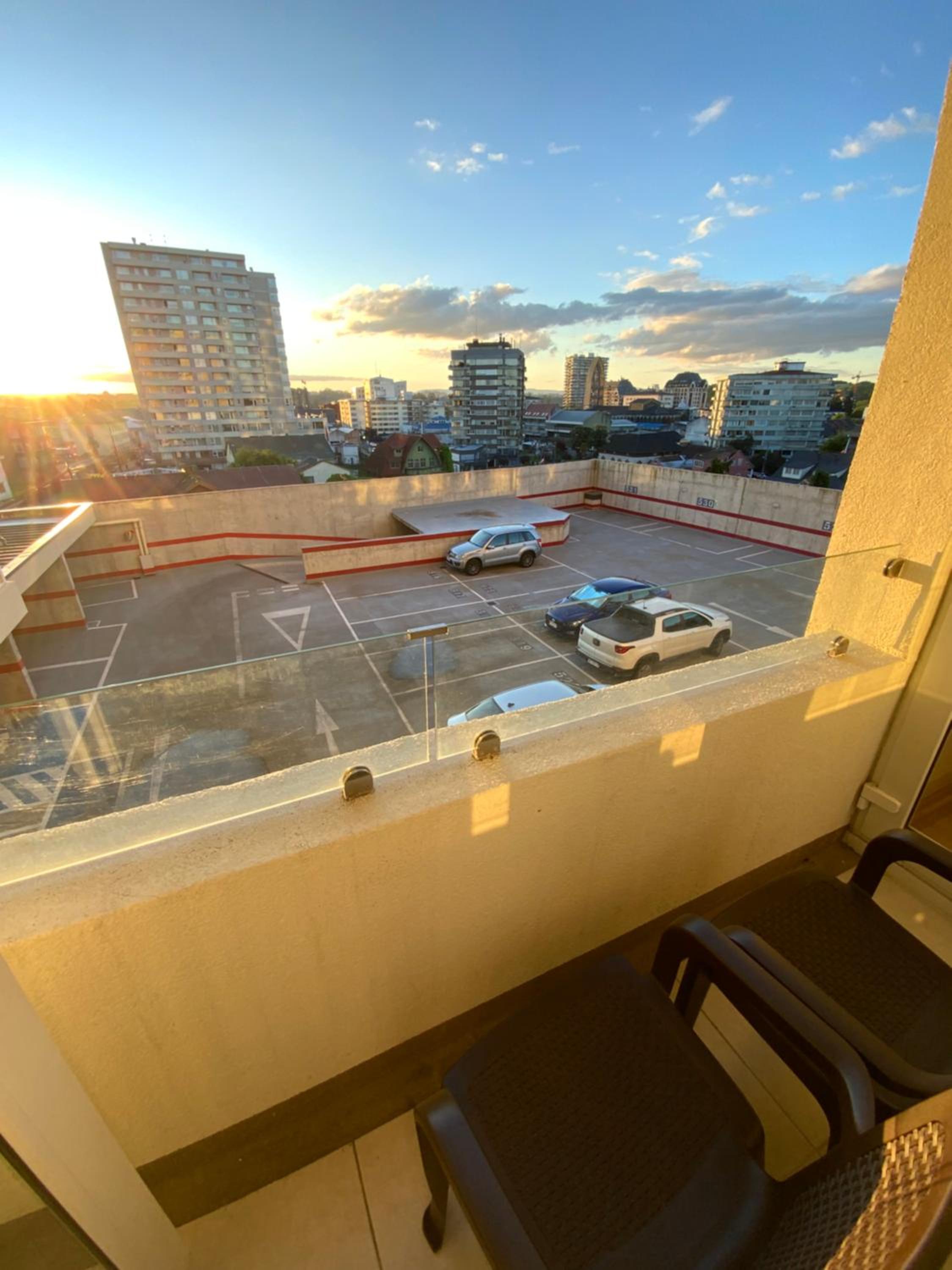 Arriendo 1 Departamento Diario Amoblado en Edificio Pleno Centro de Osorno Full Eléctrico y Estacionamiento Techado, Comodidad, Moderno y Seguridad