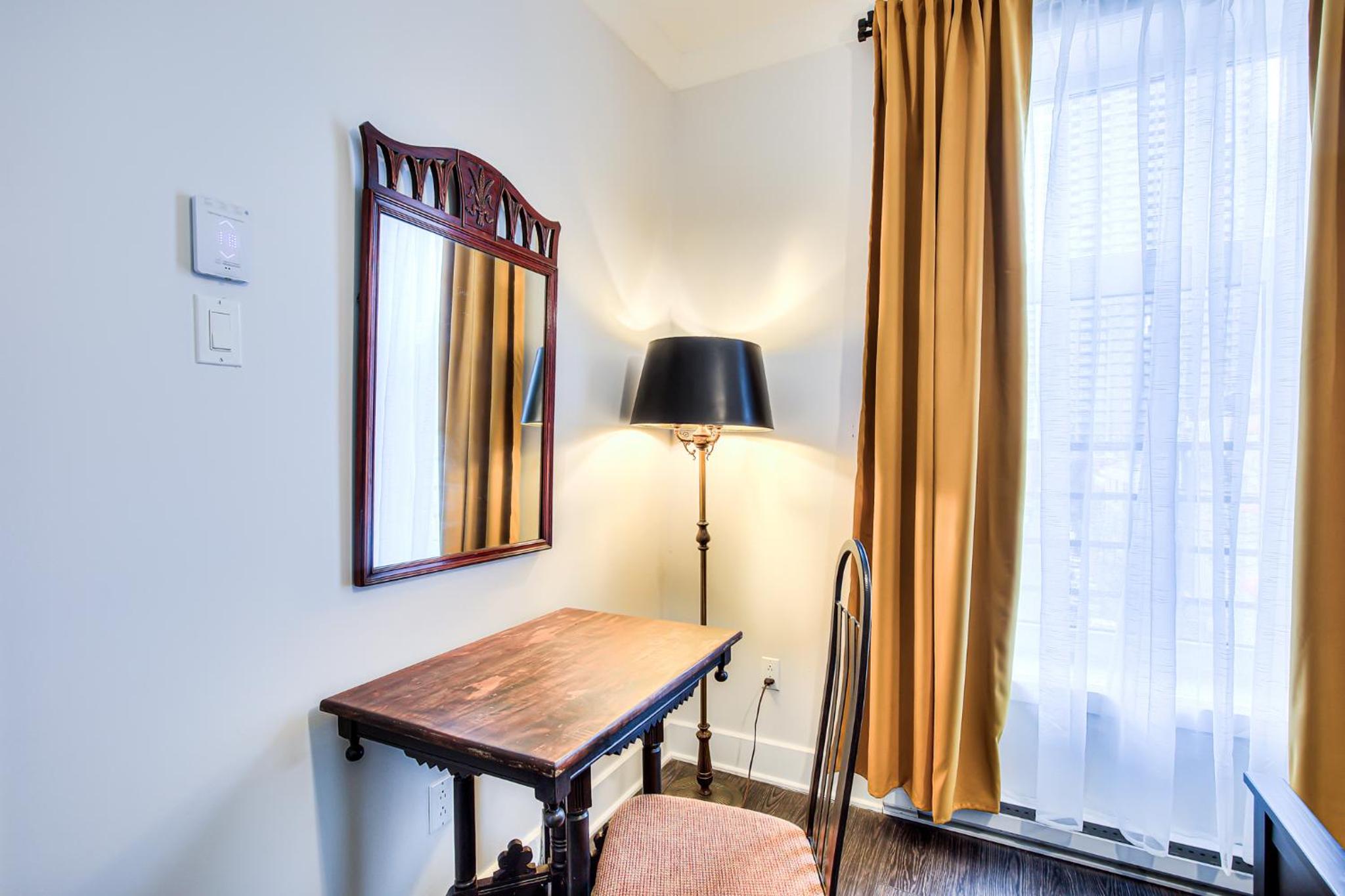 Mackay Street Downtown - Bell Center, Nightlife, & Metro at your doorstep!