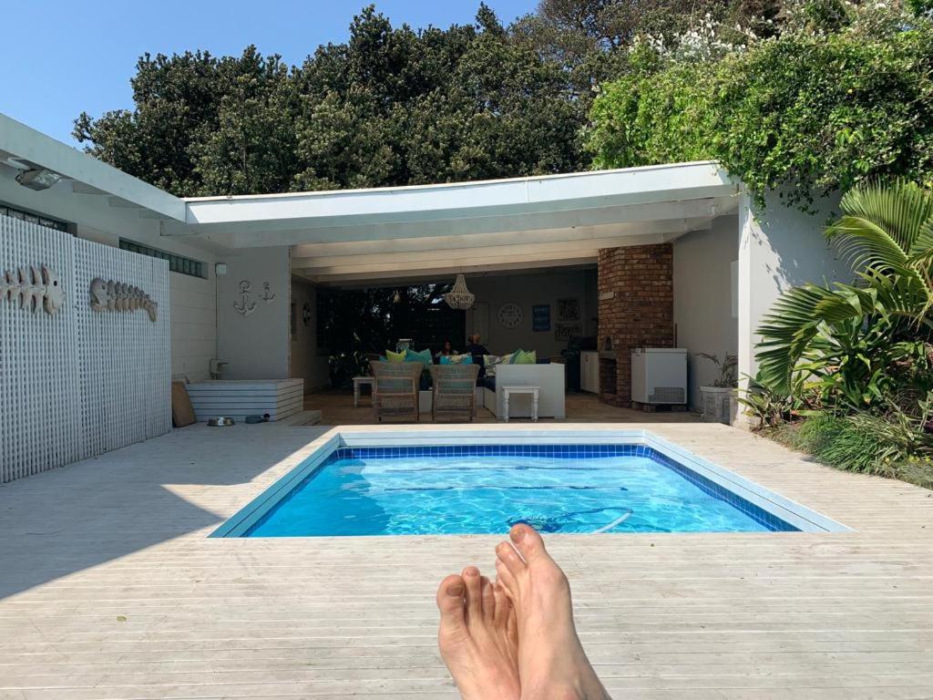 HAPPY HIDeAWAY