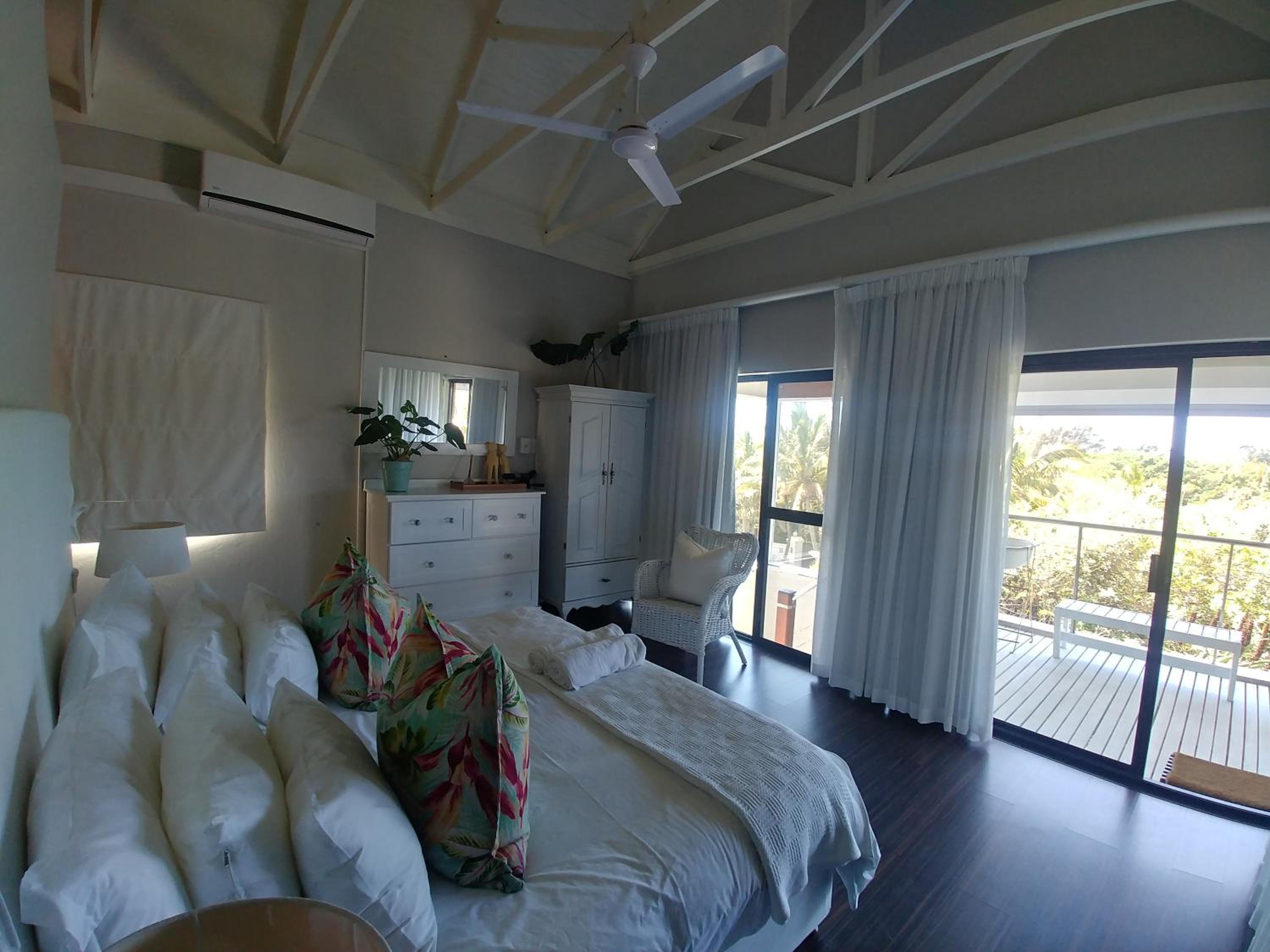 HAPPY HIDeAWAY