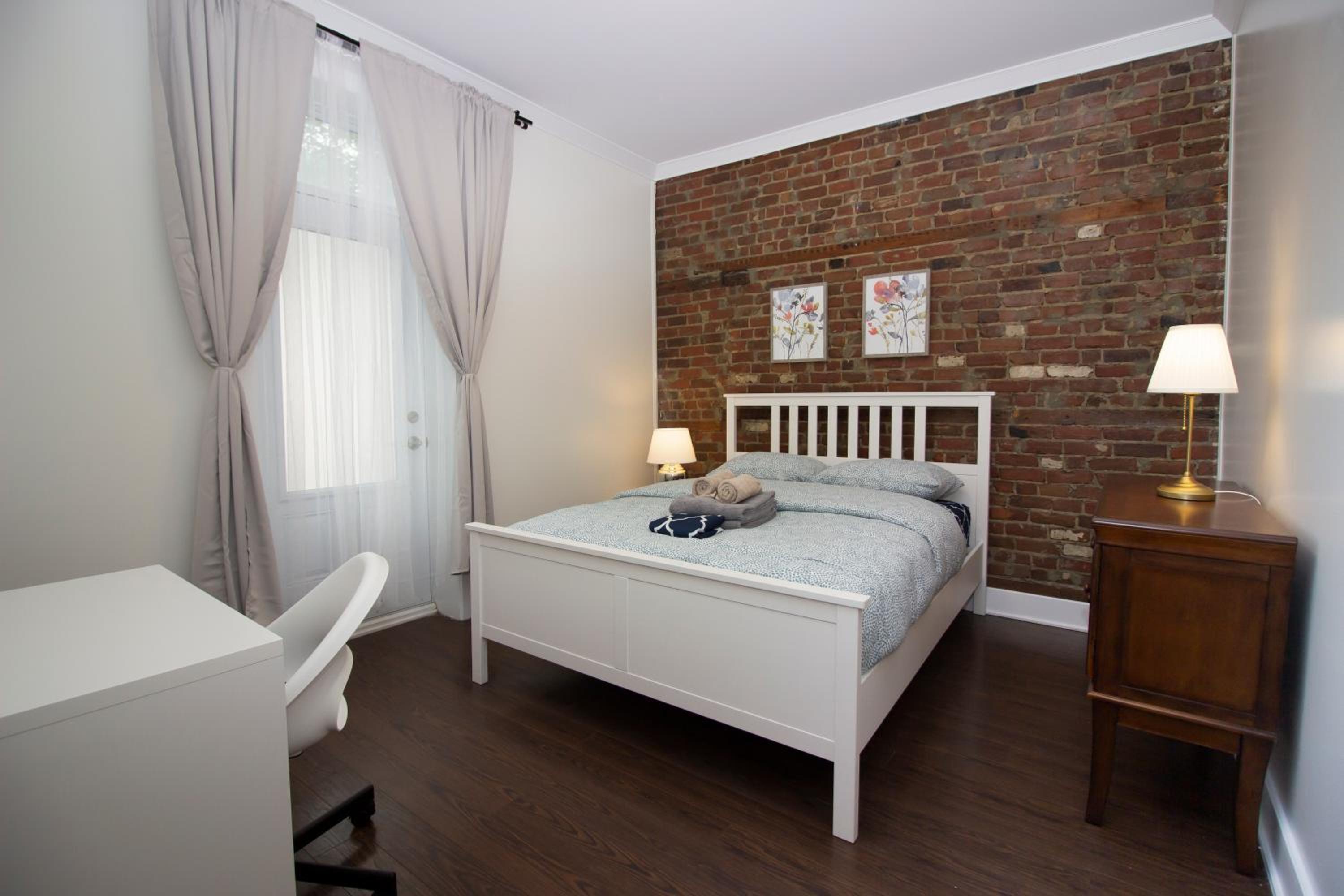 Mackay Street Downtown - Bell Center, Nightlife, & Metro at your doorstep!