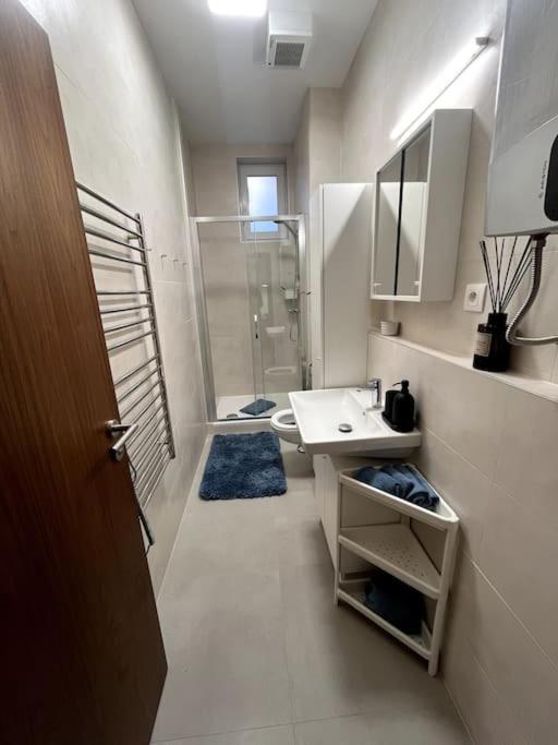 Modern Comfort Next to Historic Sights view 5
