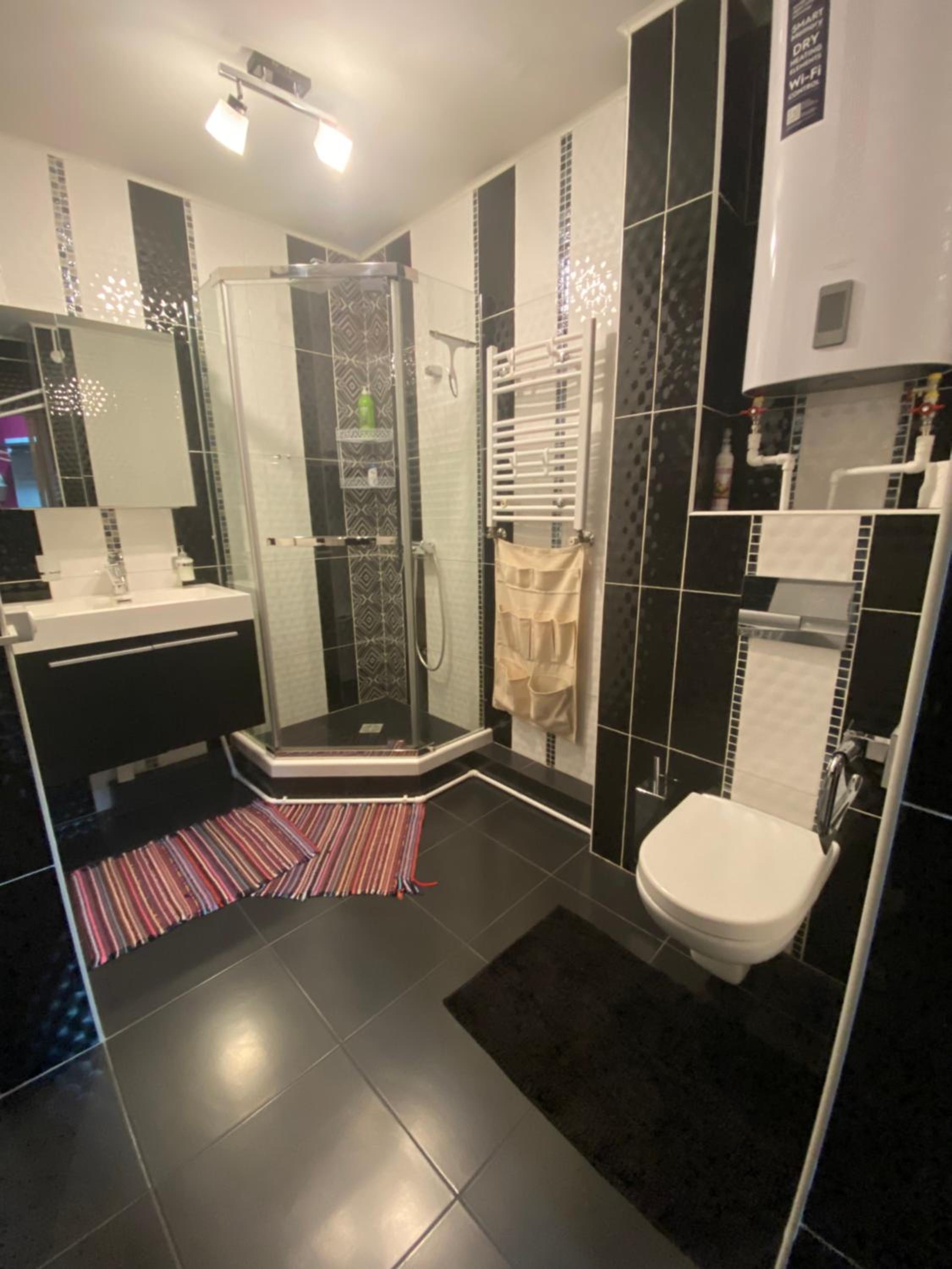 Magenta Apartment