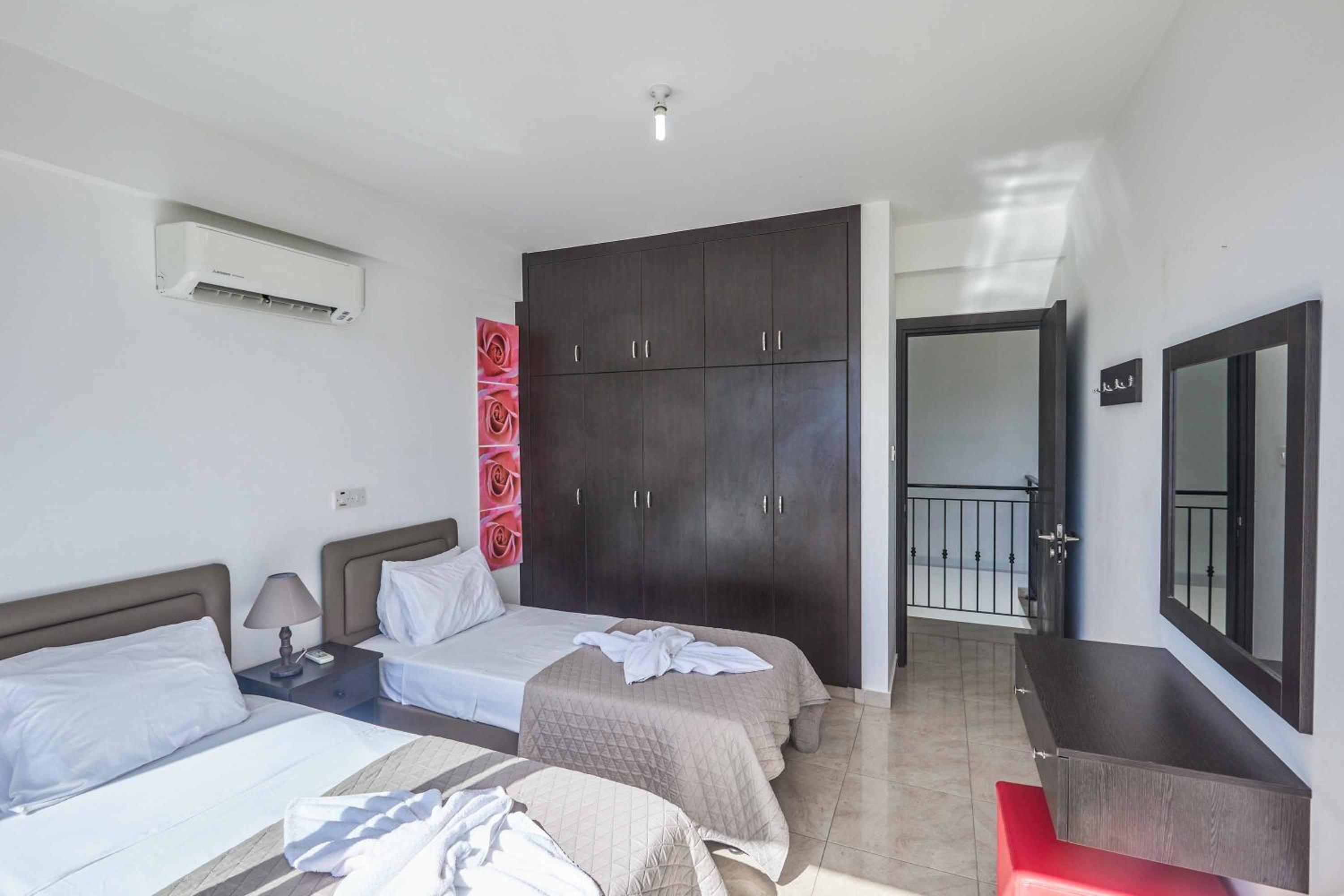 Protaras Pearl PE17