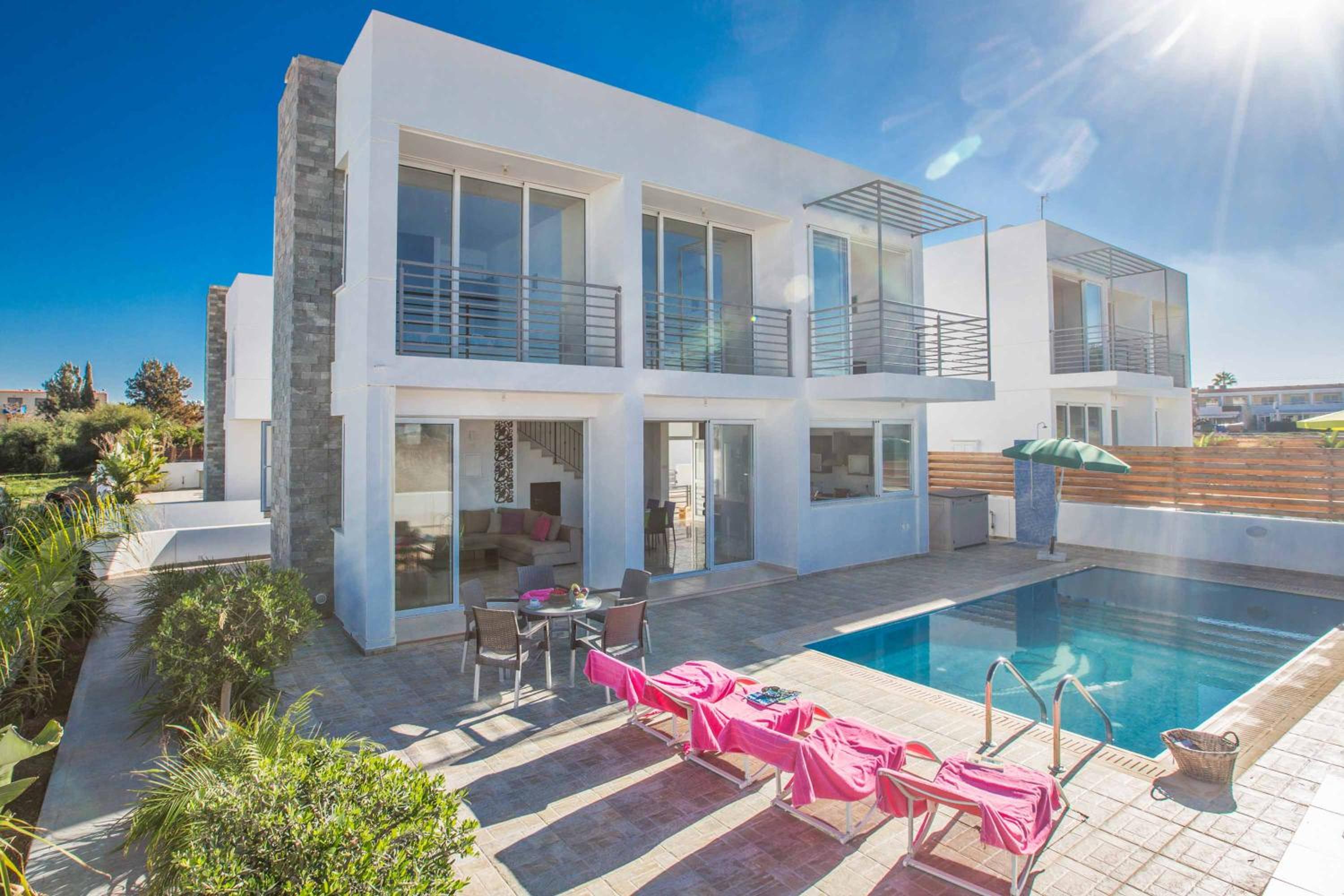 Protaras Pearl PE16