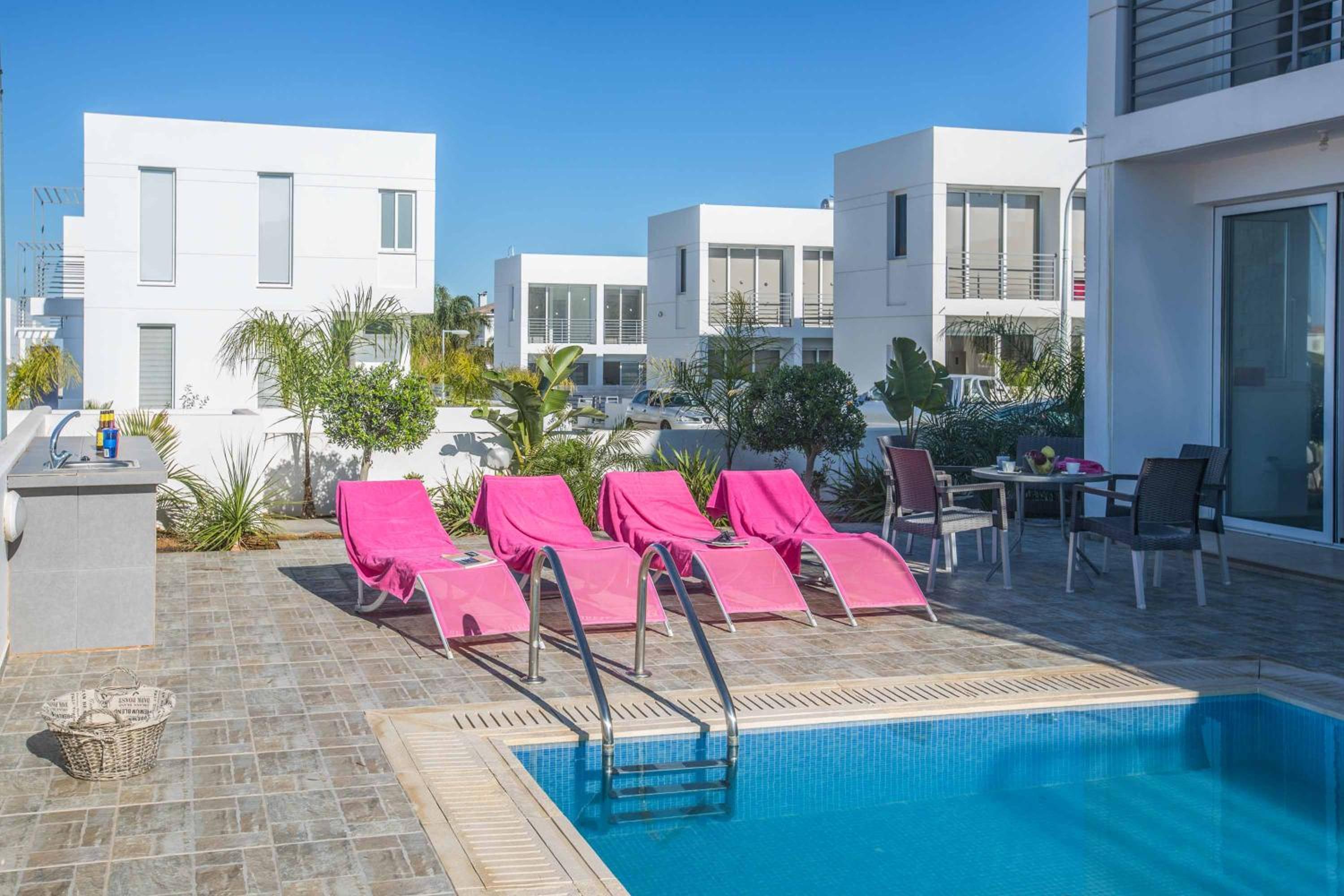 Protaras Pearl PE16