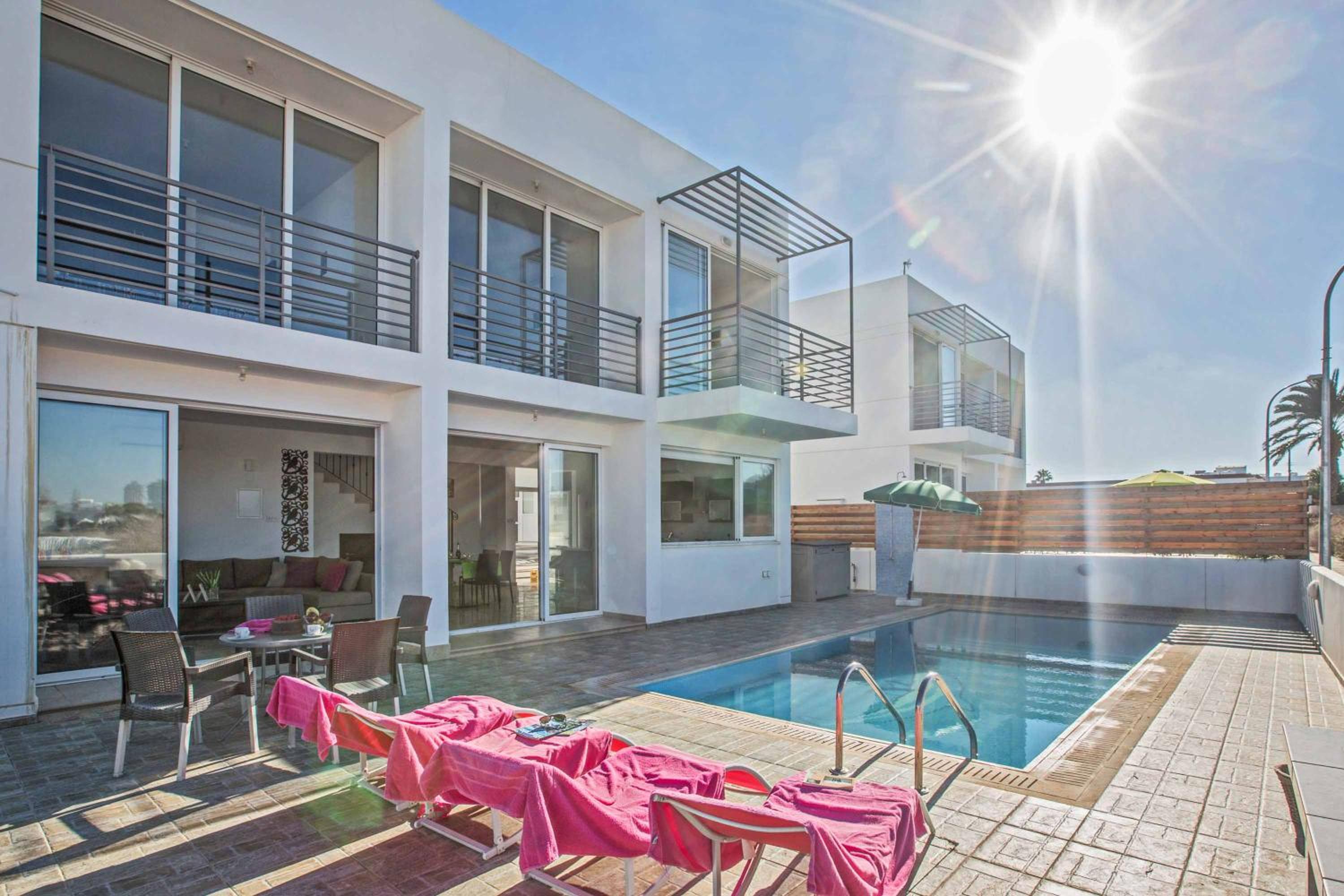Protaras Pearl PE16